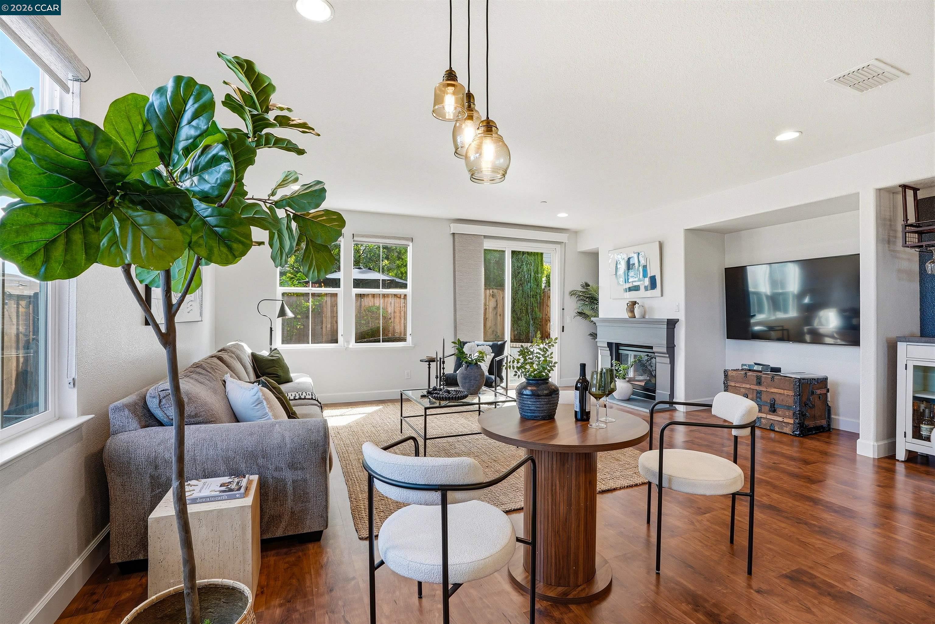 Detail Gallery Image 10 of 54 For 527 Falling Star Dr, Martinez,  CA 94553 - 4 Beds | 2/1 Baths