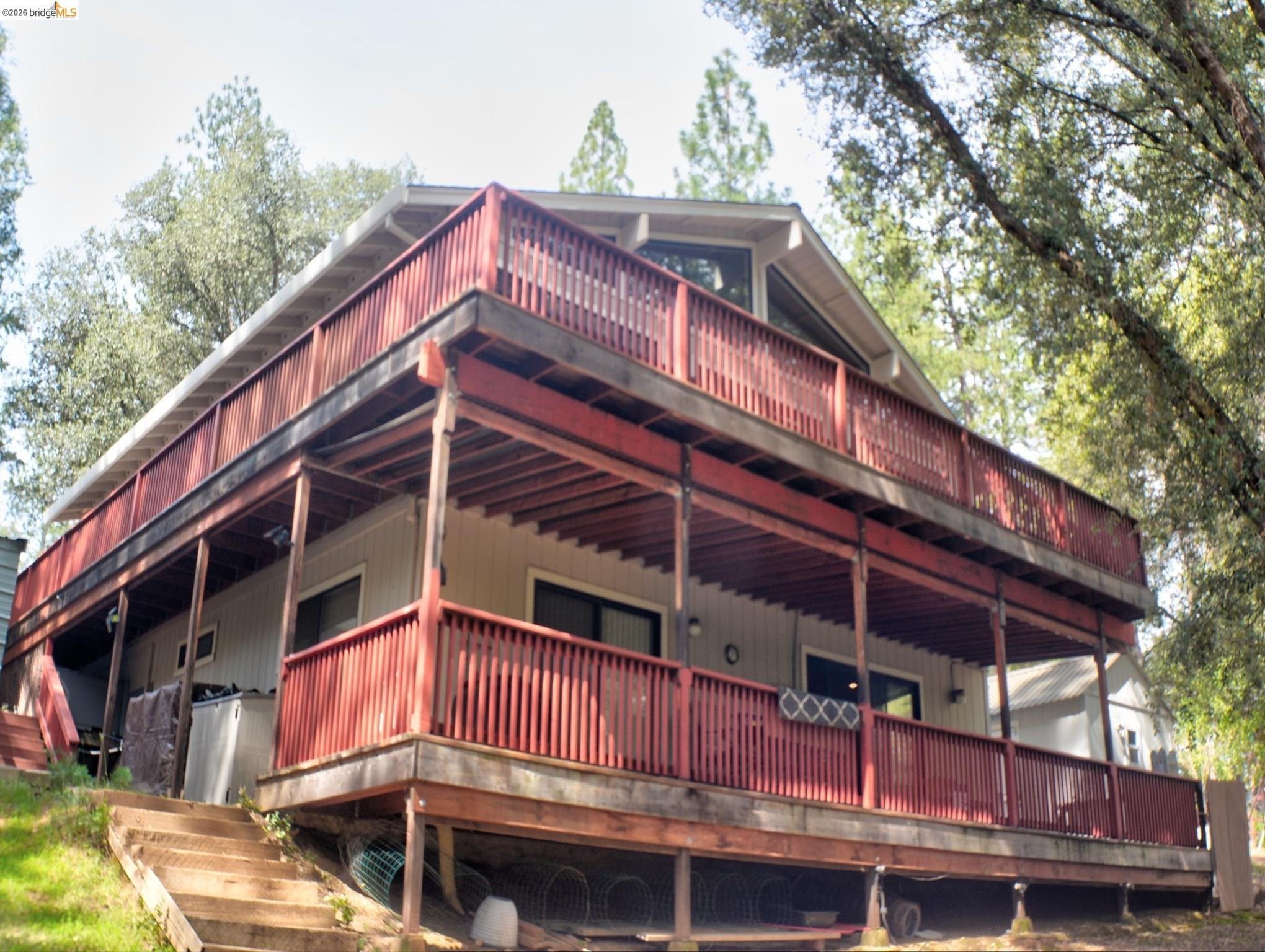 Groveland (A gateway to Yosemite)