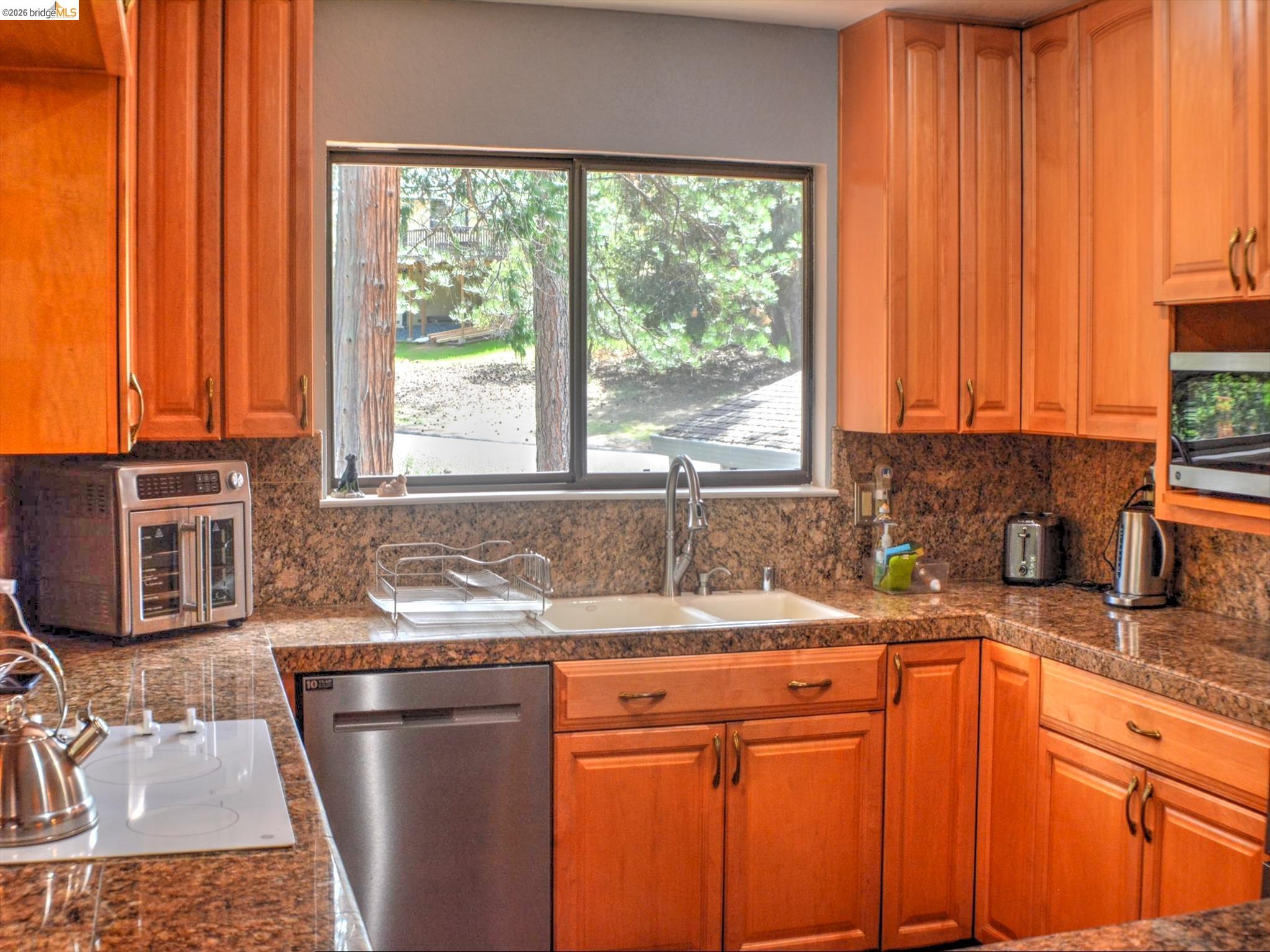 Detail Gallery Image 10 of 58 For 12293 Tower Peak Ct, Groveland,  CA 95321 - 3 Beds | 3 Baths