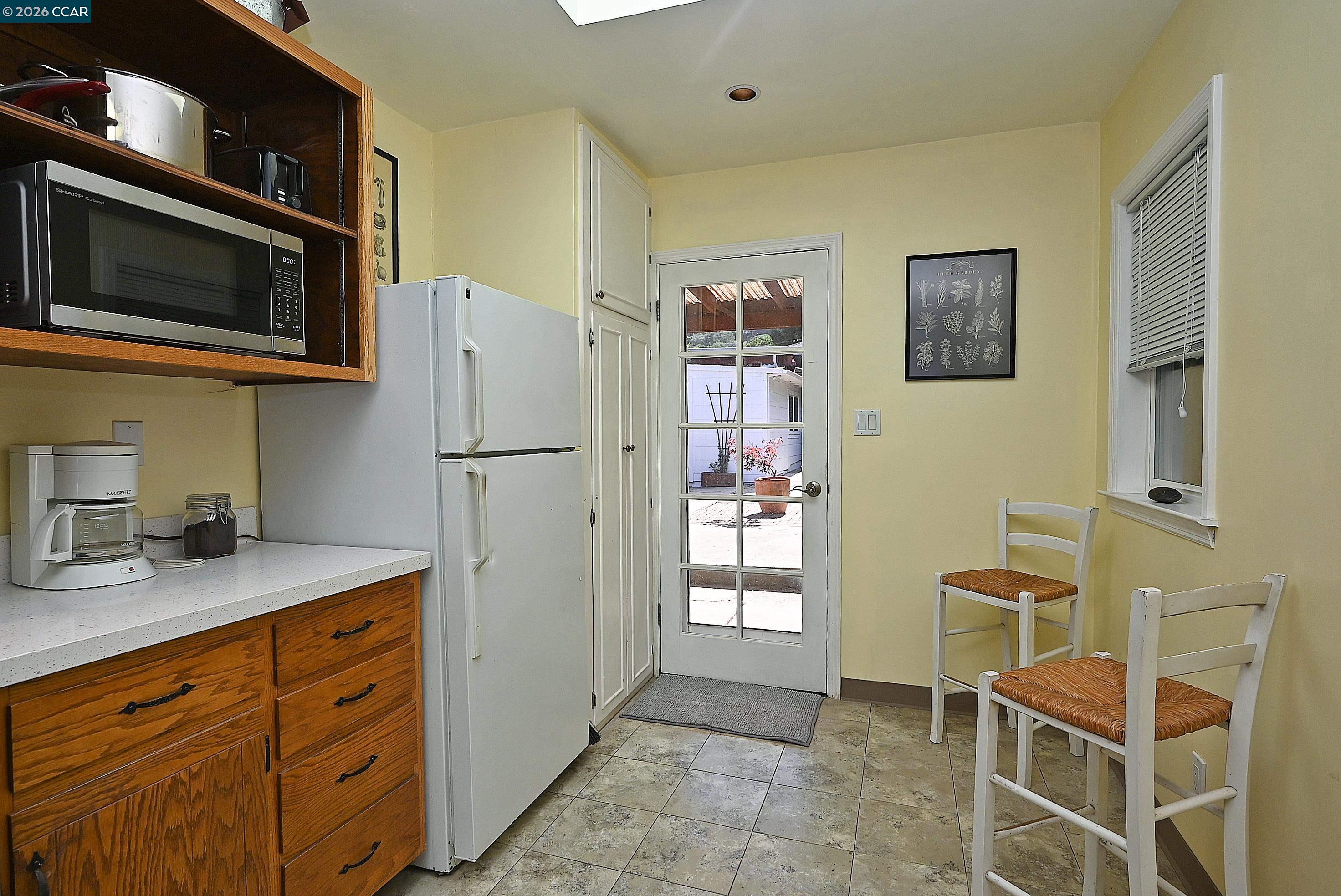 Detail Gallery Image 15 of 36 For 925 North Rd, Belmont,  CA 94002 - 2 Beds | 1 Baths