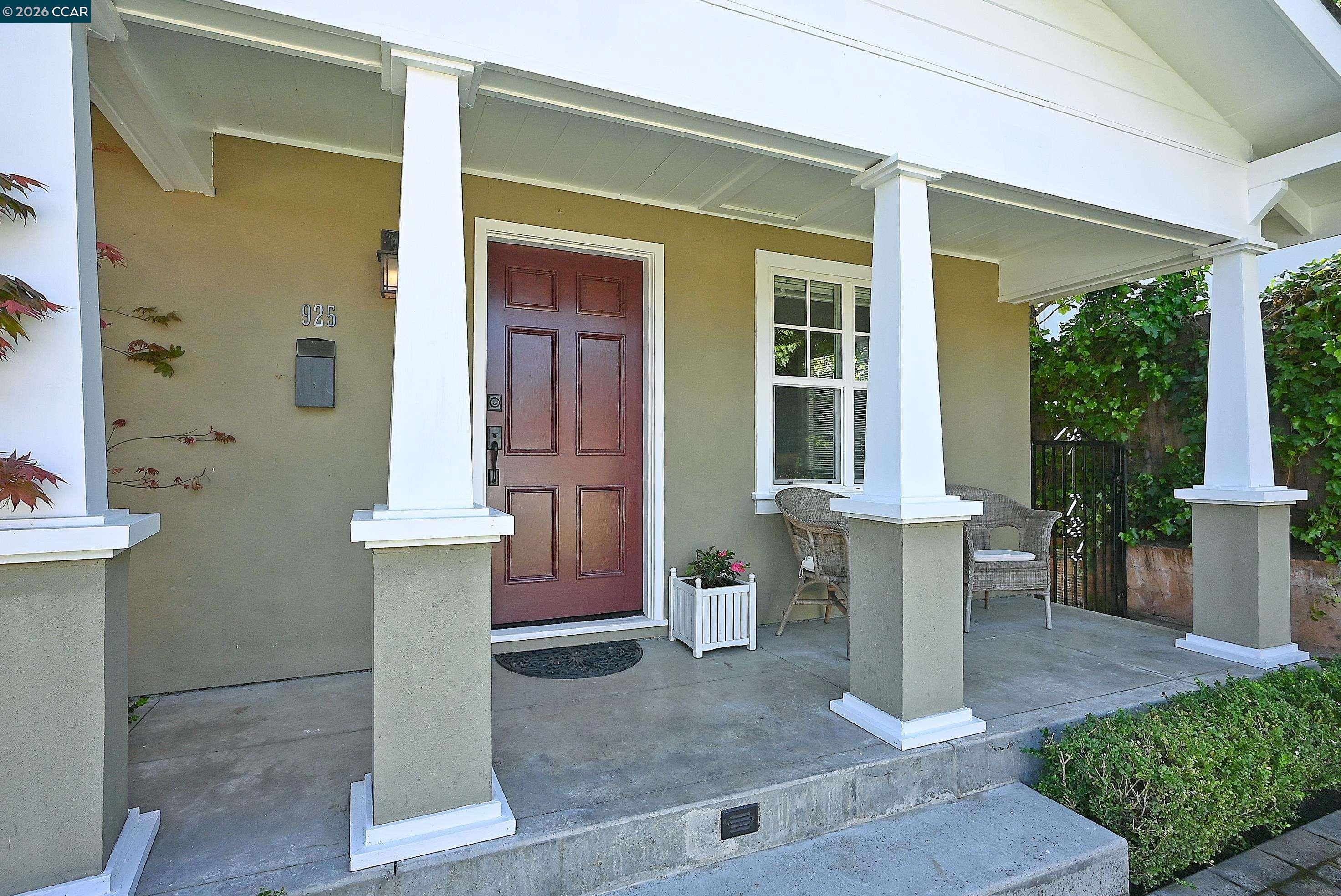 Detail Gallery Image 4 of 36 For 925 North Rd, Belmont,  CA 94002 - 2 Beds | 1 Baths