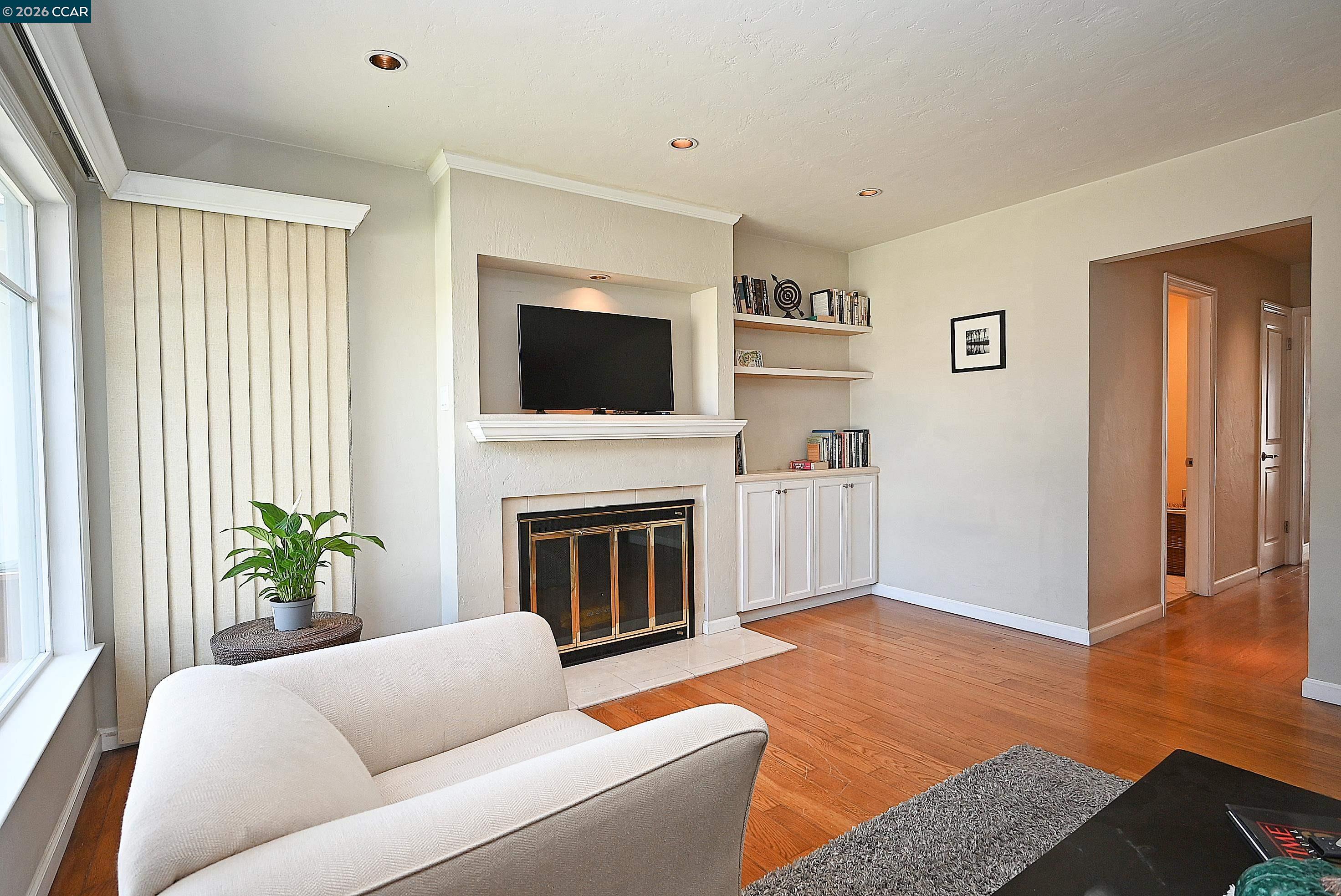 Detail Gallery Image 7 of 36 For 925 North Rd, Belmont,  CA 94002 - 2 Beds | 1 Baths
