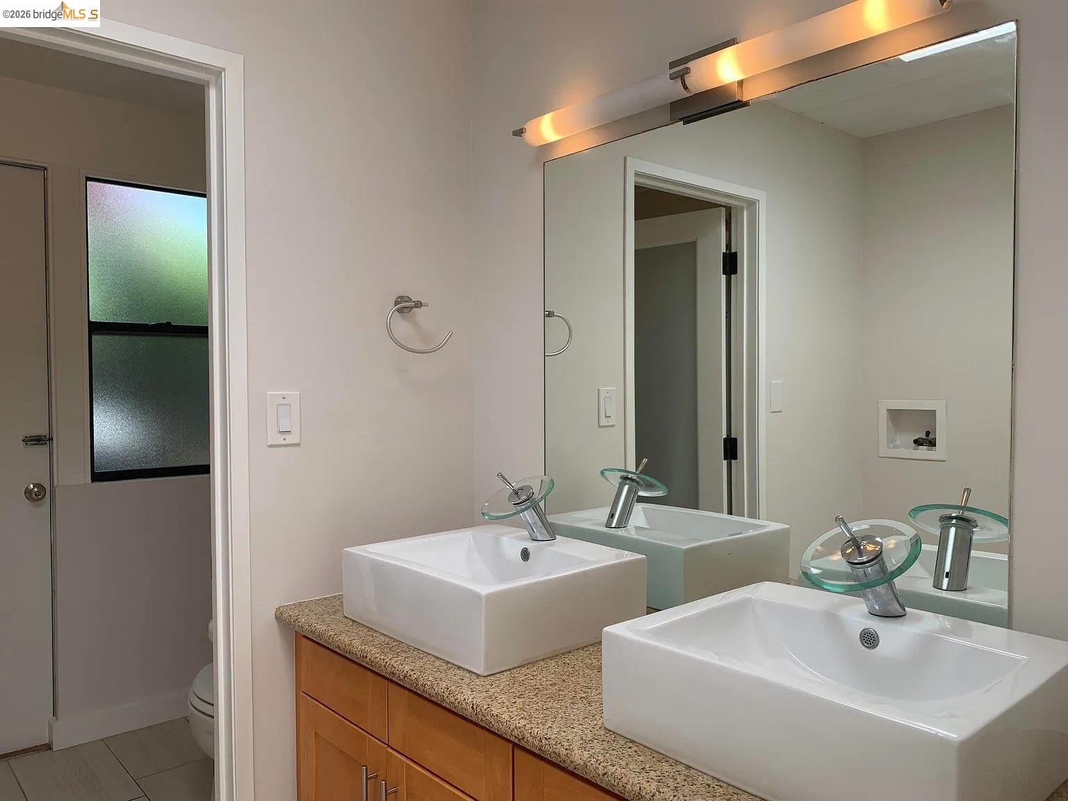 Detail Gallery Image 11 of 34 For 5559 Greenridge Rd, Castro Valley,  CA 94552 - 4 Beds | 2 Baths