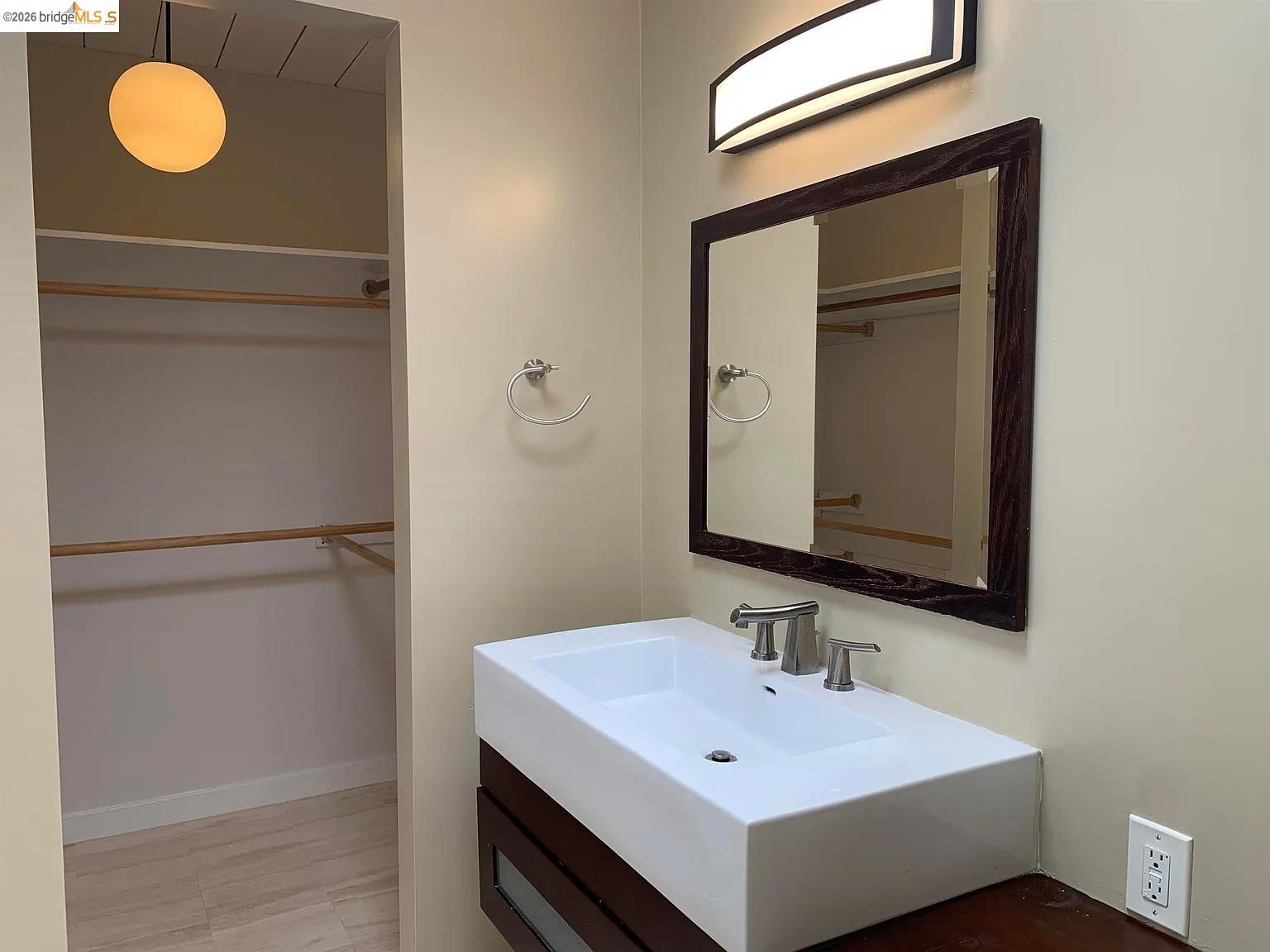 Detail Gallery Image 17 of 34 For 5559 Greenridge Rd, Castro Valley,  CA 94552 - 4 Beds | 2 Baths