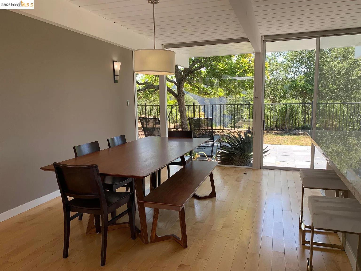 Detail Gallery Image 20 of 34 For 5559 Greenridge Rd, Castro Valley,  CA 94552 - 4 Beds | 2 Baths