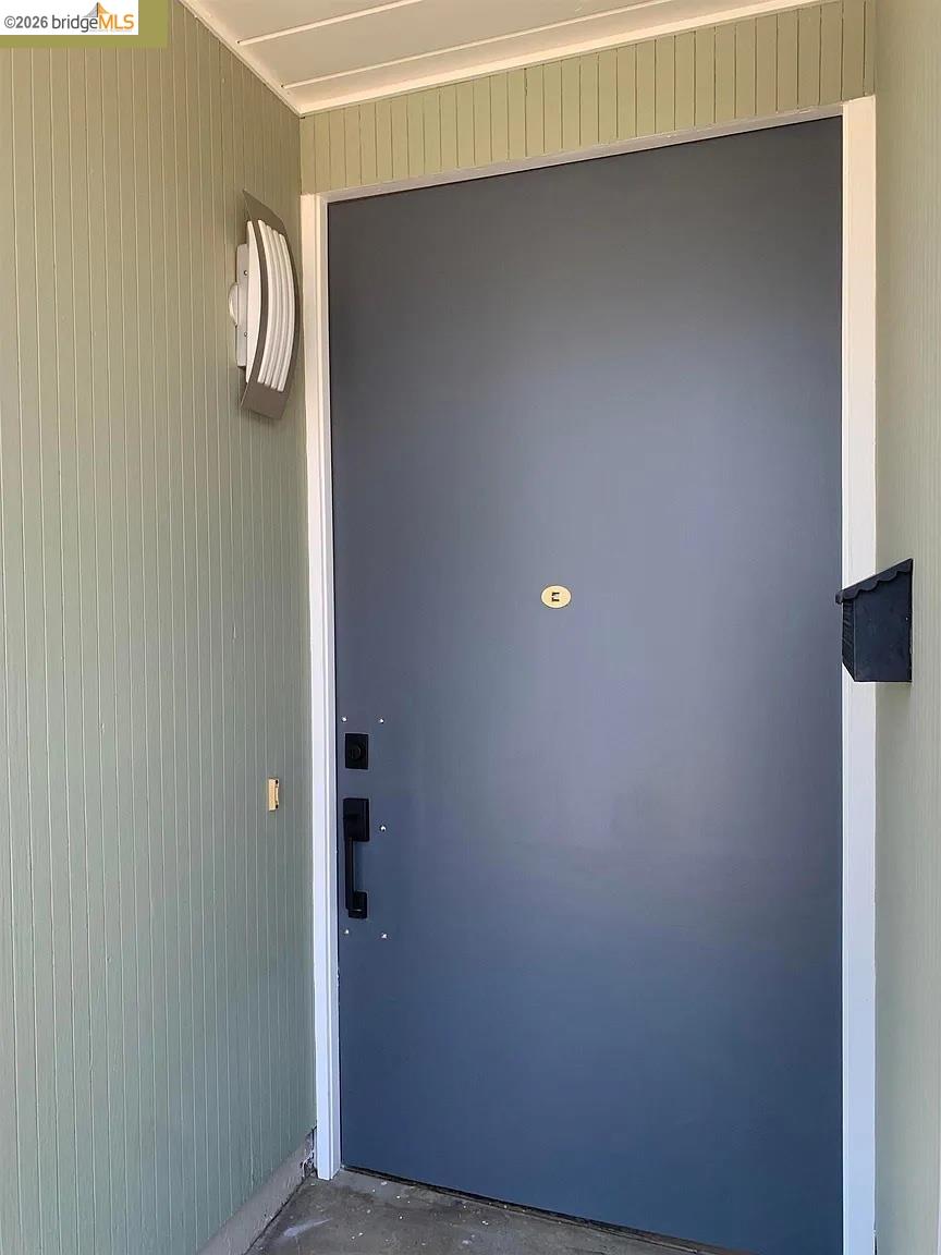 Detail Gallery Image 3 of 34 For 5559 Greenridge Rd, Castro Valley,  CA 94552 - 4 Beds | 2 Baths