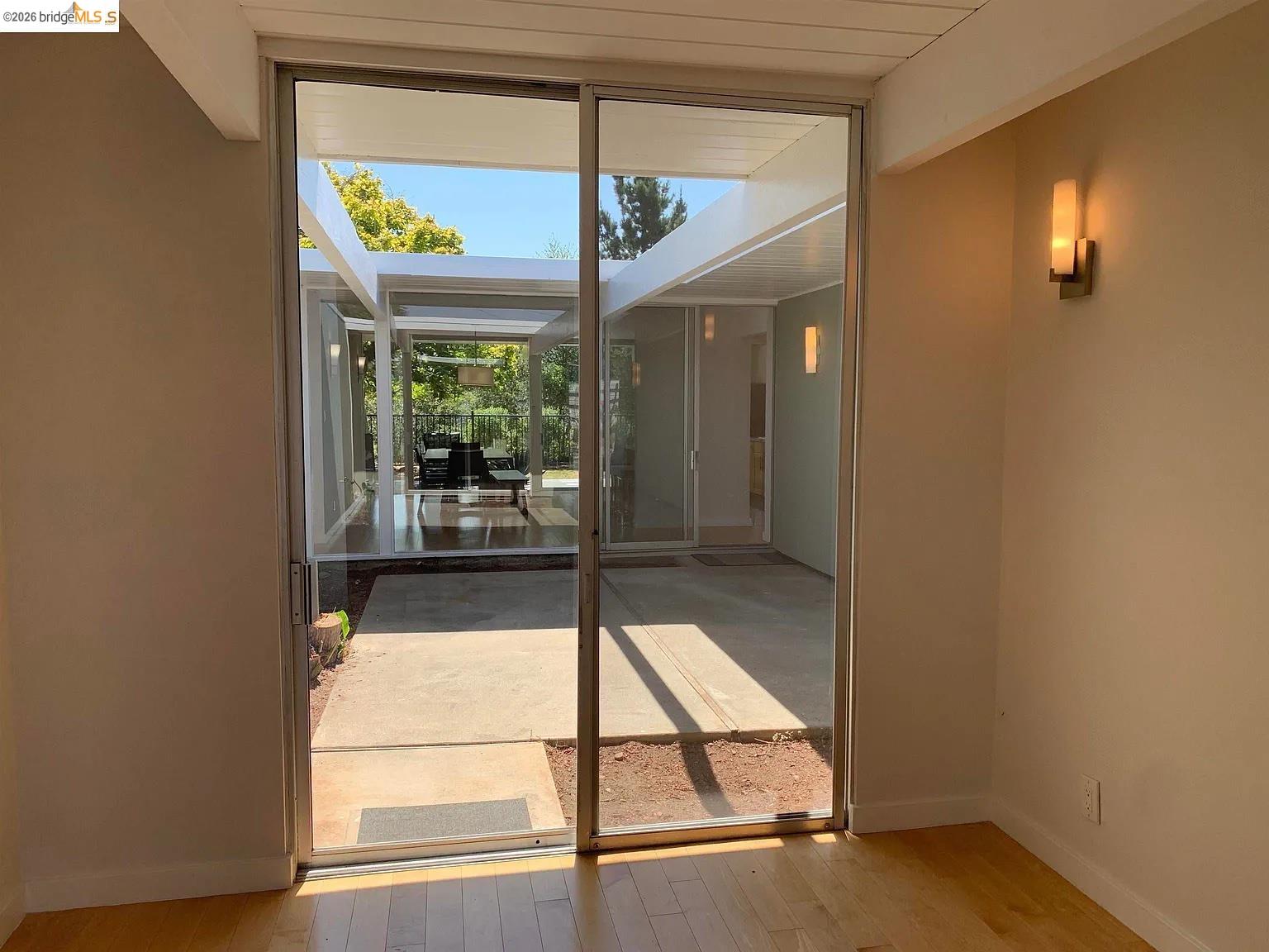 Detail Gallery Image 6 of 34 For 5559 Greenridge Rd, Castro Valley,  CA 94552 - 4 Beds | 2 Baths