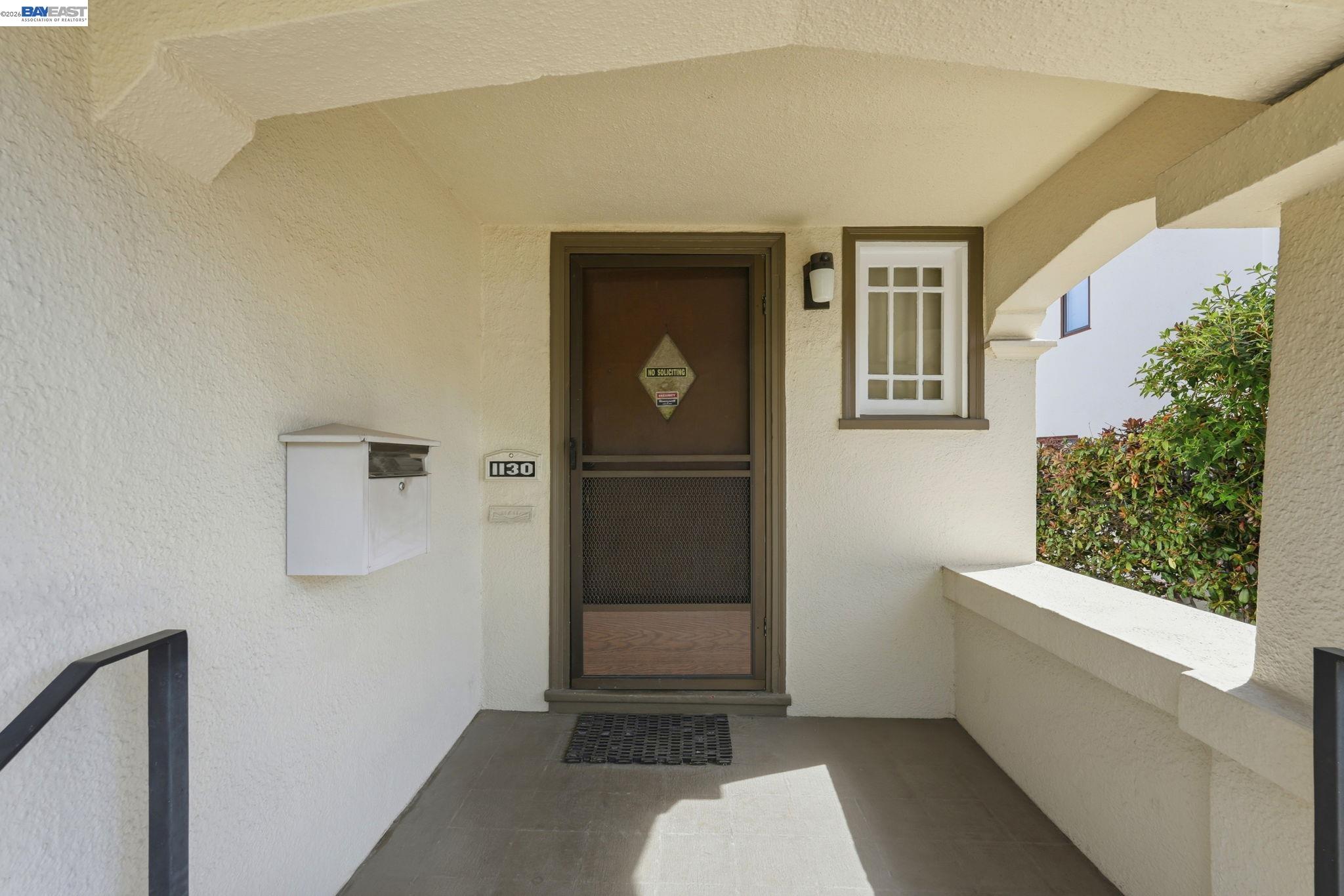 Detail Gallery Image 2 of 24 For 1130 Ranleigh Way, Piedmont,  CA 94610 - 3 Beds | 2 Baths