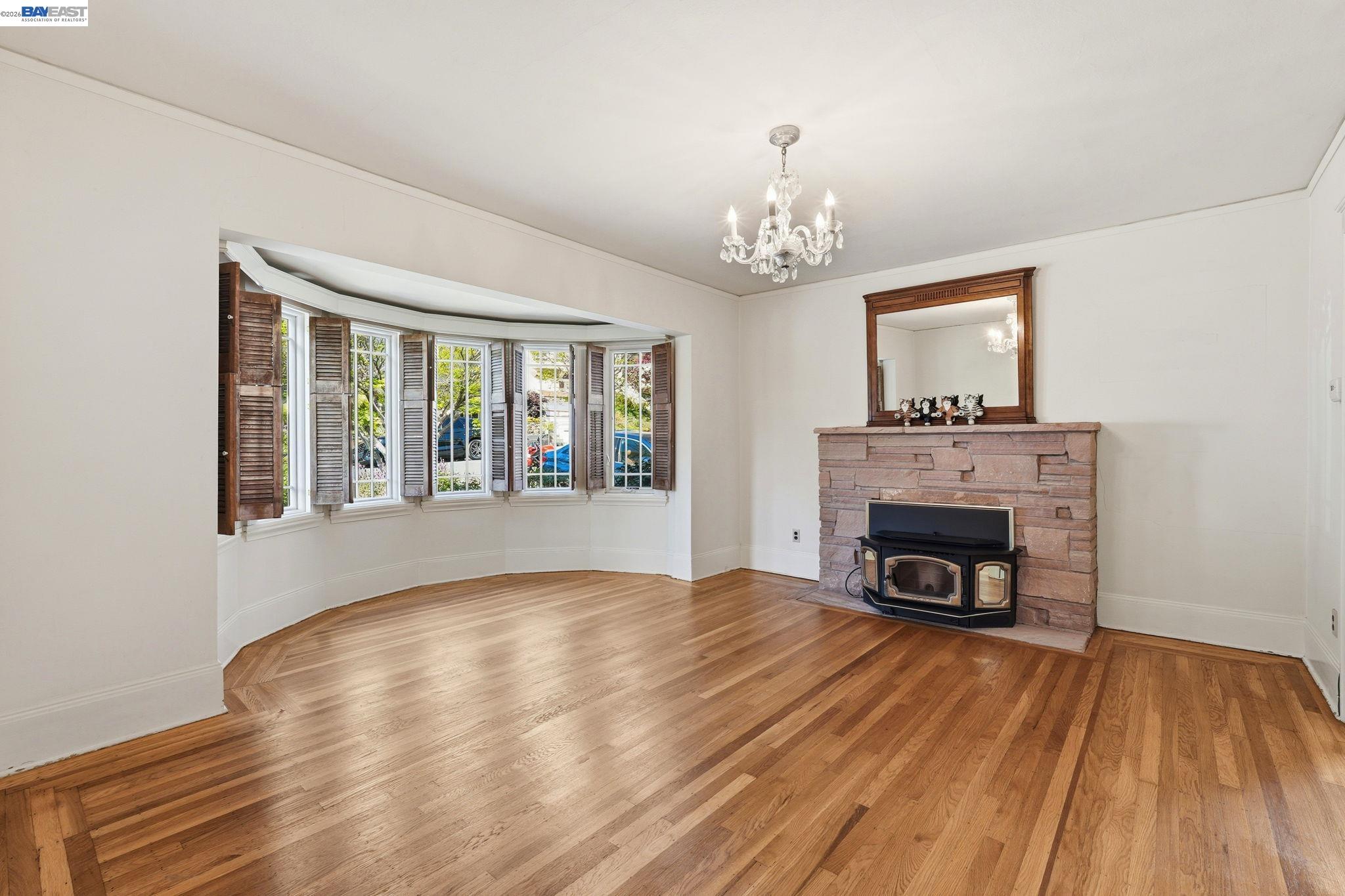 Detail Gallery Image 3 of 24 For 1130 Ranleigh Way, Piedmont,  CA 94610 - 3 Beds | 2 Baths