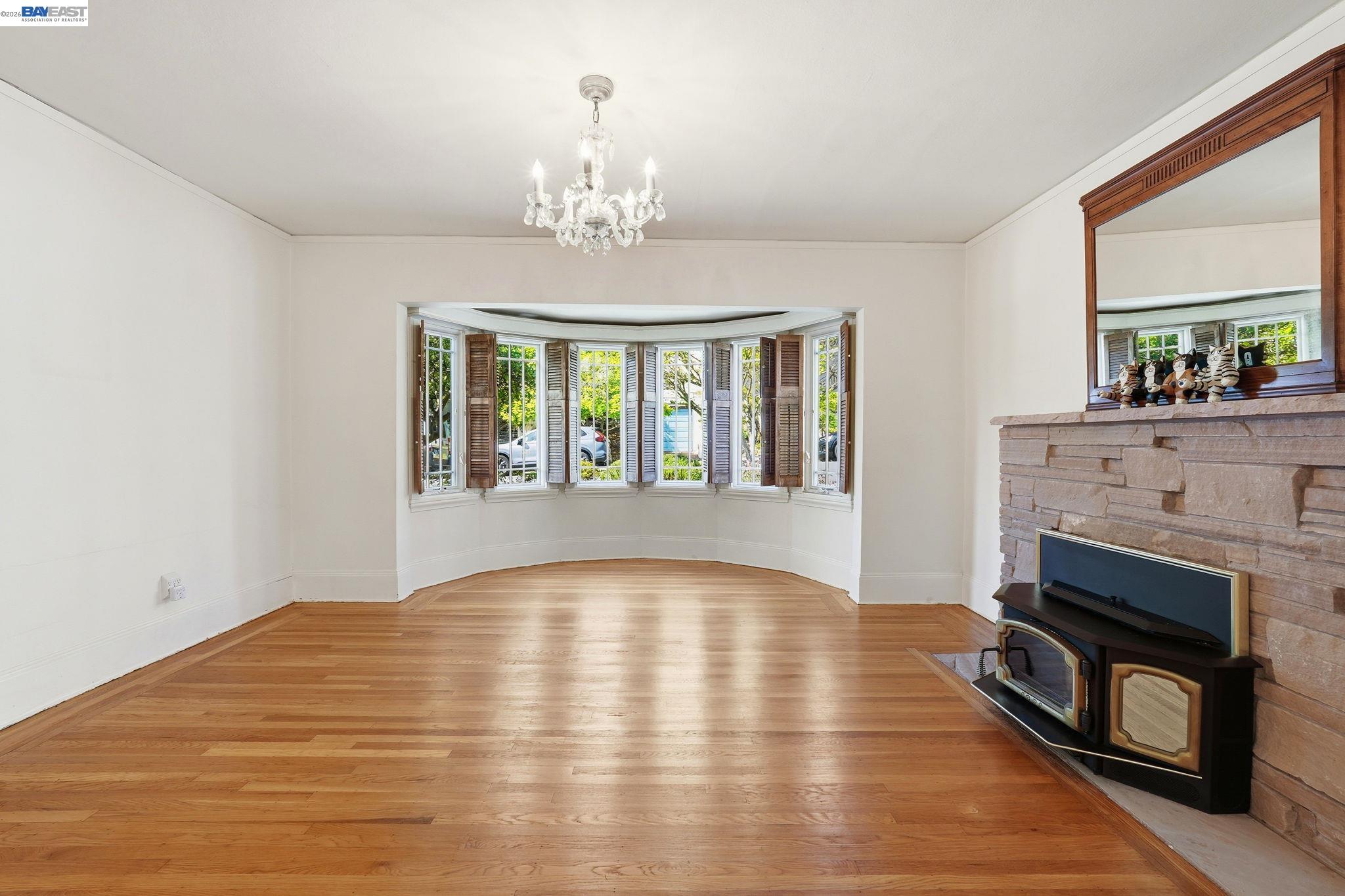 Detail Gallery Image 5 of 24 For 1130 Ranleigh Way, Piedmont,  CA 94610 - 3 Beds | 2 Baths