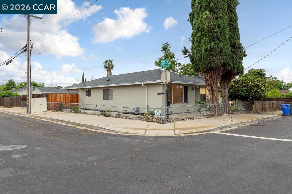 Detail Gallery Image 2 of 48 For 231 Star St, Oakley,  CA 94561 - 3 Beds | 2 Baths