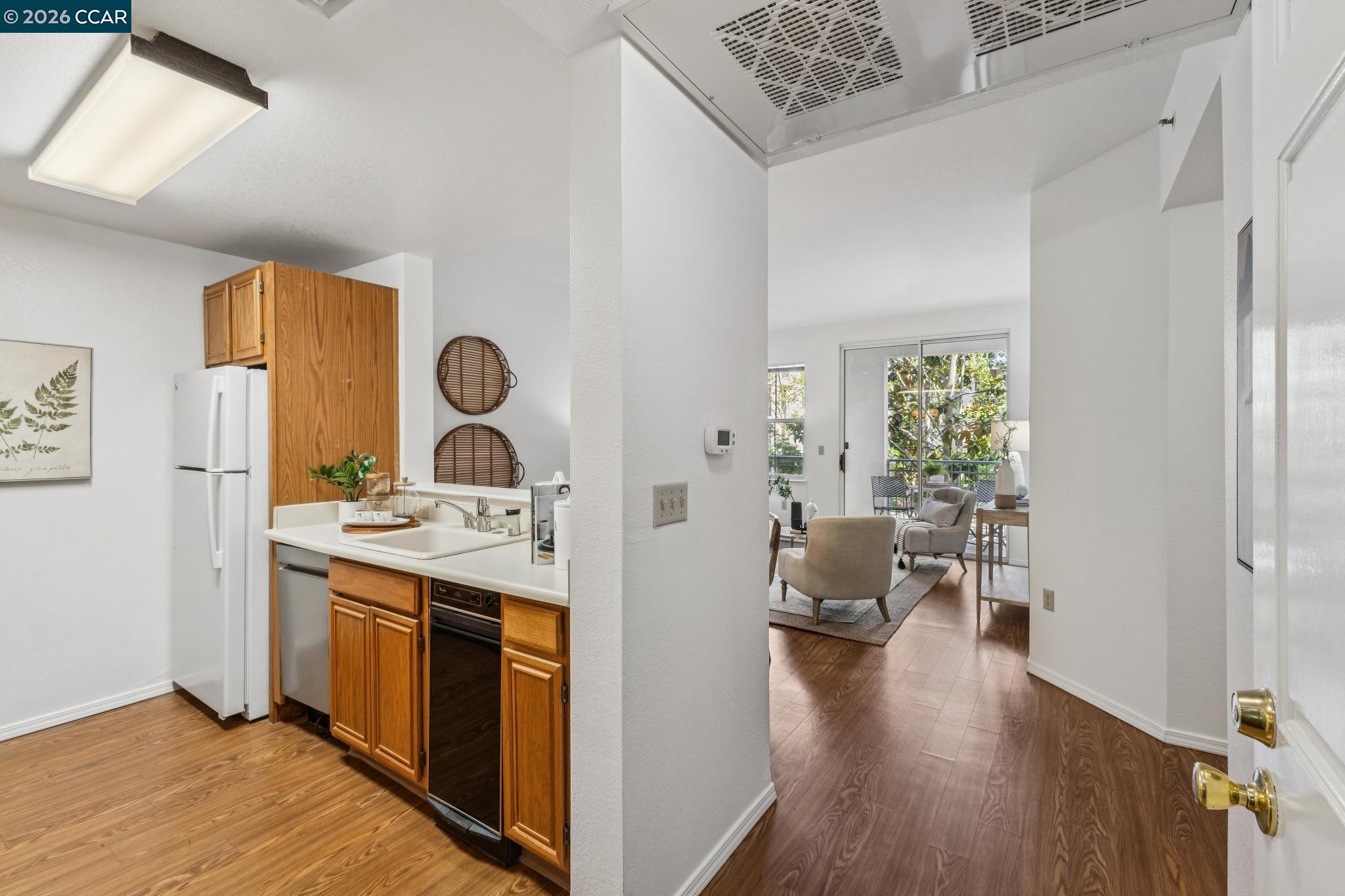 Photo #6: 41128966 Listing: Photo #6