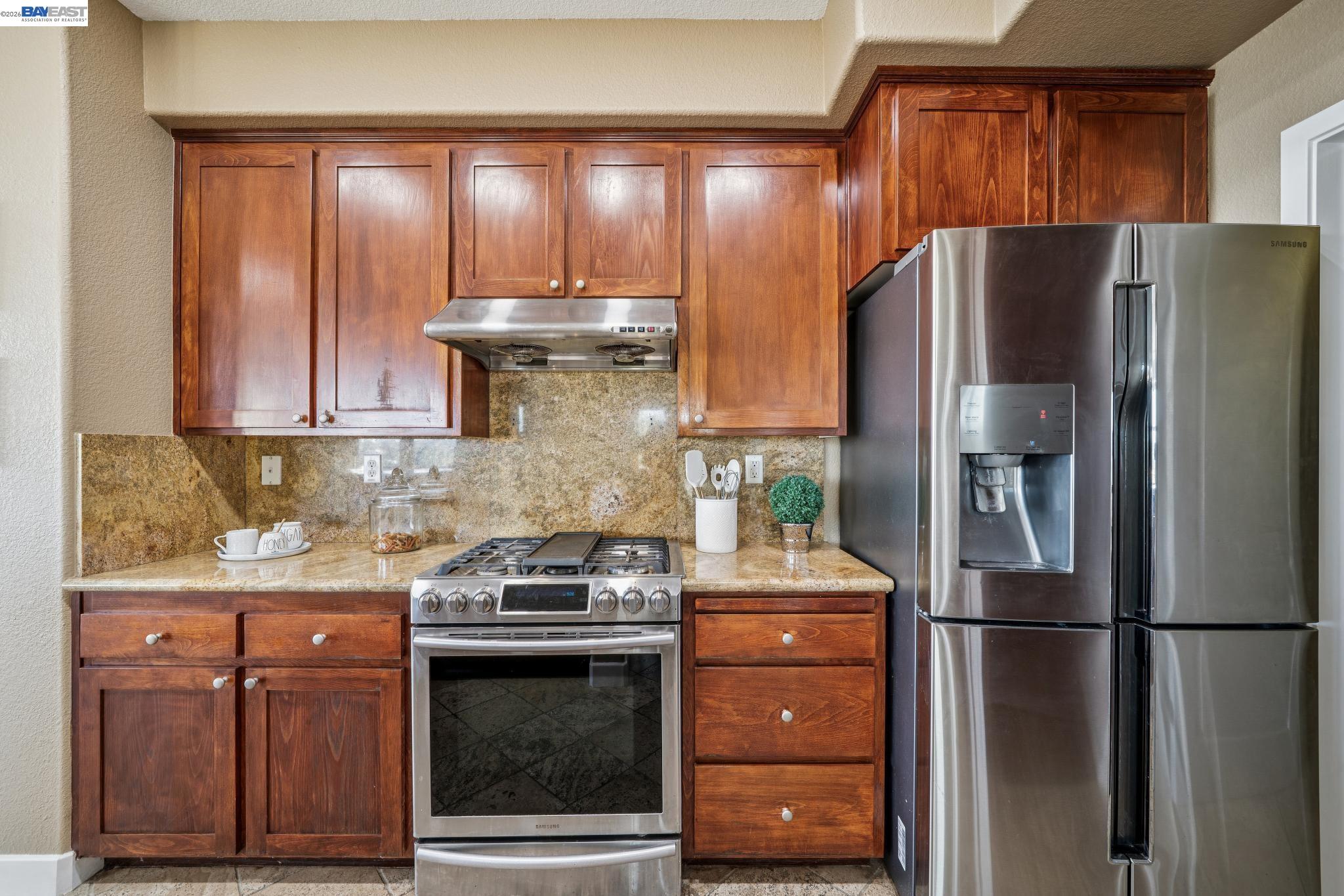 Detail Gallery Image 14 of 42 For 6403 Blue Rock Ct, Oakland,  CA 94605 - 3 Beds | 2/1 Baths