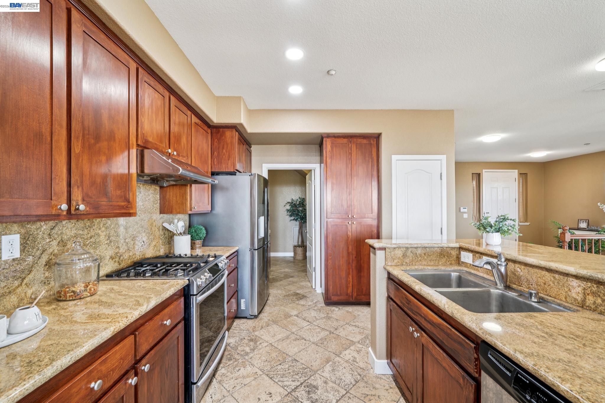 Detail Gallery Image 16 of 42 For 6403 Blue Rock Ct, Oakland,  CA 94605 - 3 Beds | 2/1 Baths