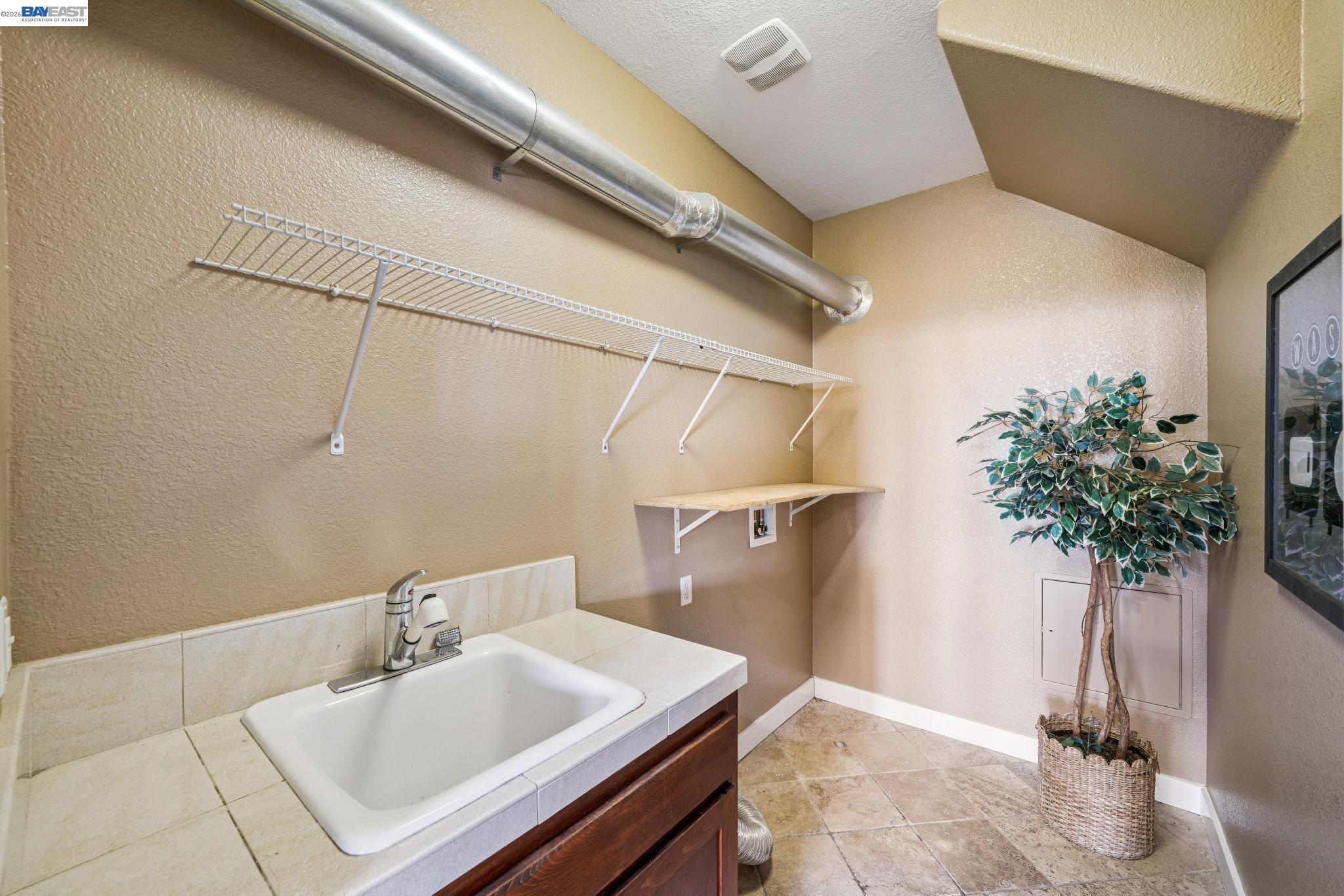 Detail Gallery Image 19 of 42 For 6403 Blue Rock Ct, Oakland,  CA 94605 - 3 Beds | 2/1 Baths