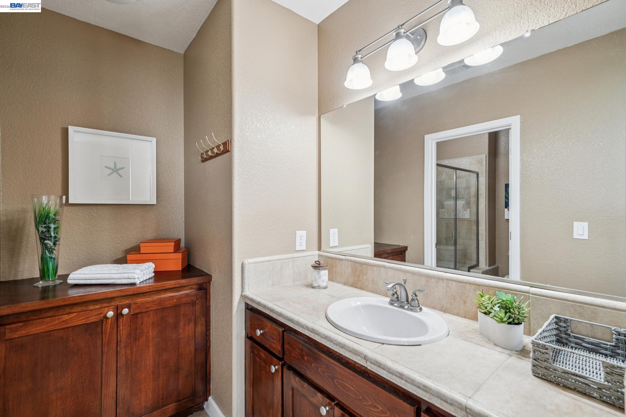 Detail Gallery Image 29 of 42 For 6403 Blue Rock Ct, Oakland,  CA 94605 - 3 Beds | 2/1 Baths