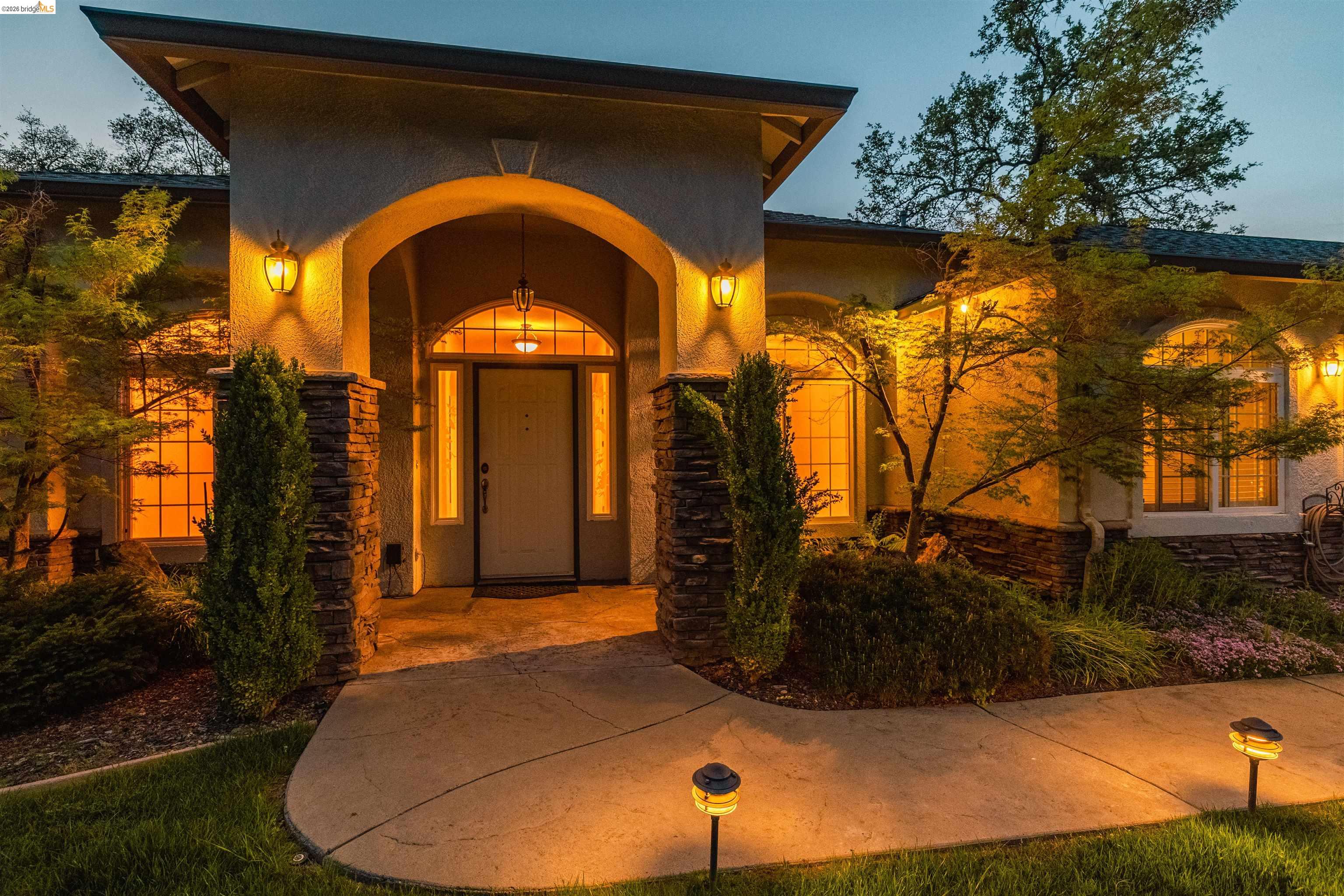 Detail Gallery Image 2 of 56 For 19035 Apple Valley Dr, Sonora,  CA 95370 - 4 Beds | 2 Baths