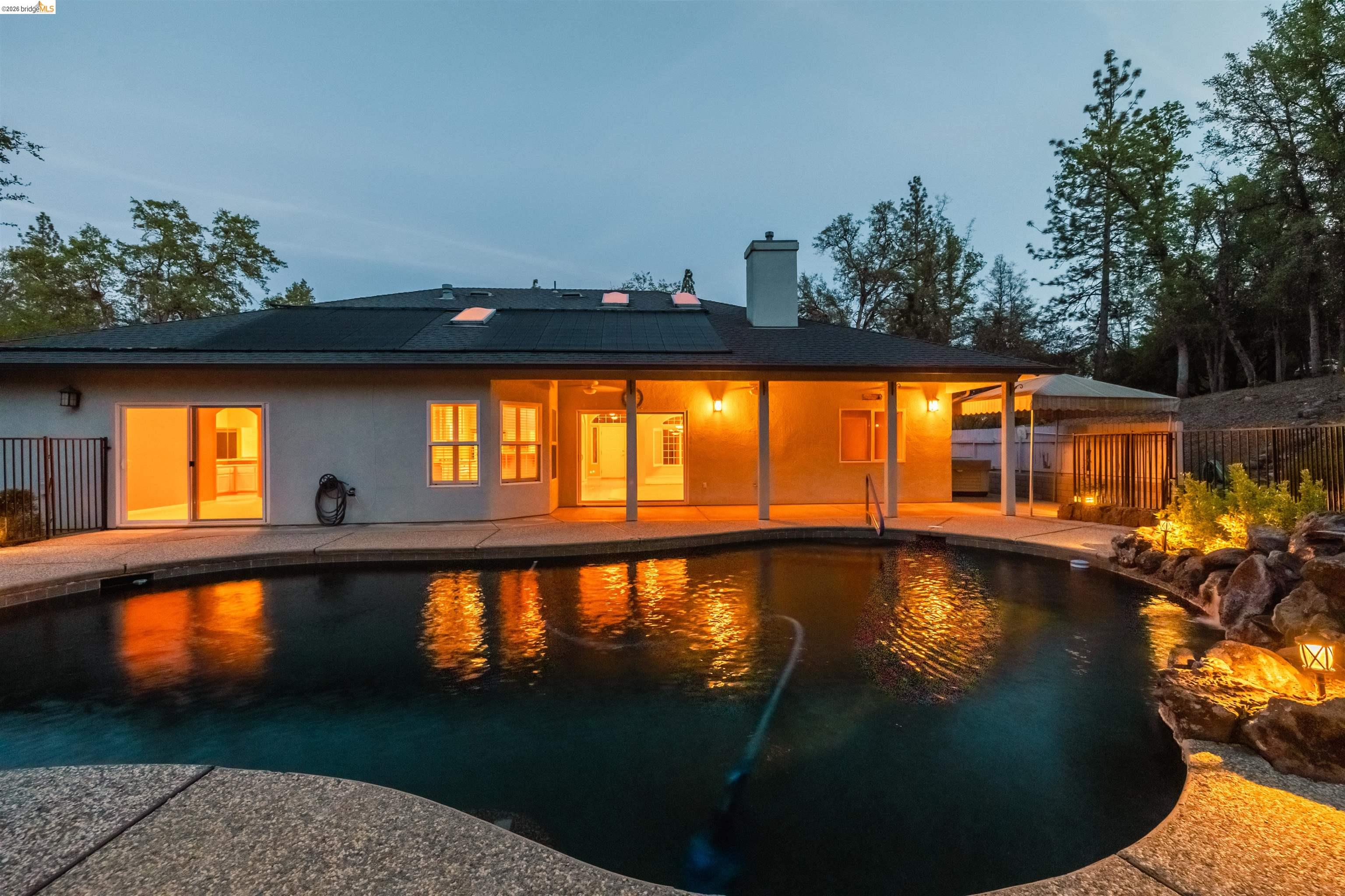 Detail Gallery Image 3 of 56 For 19035 Apple Valley Dr, Sonora,  CA 95370 - 4 Beds | 2 Baths