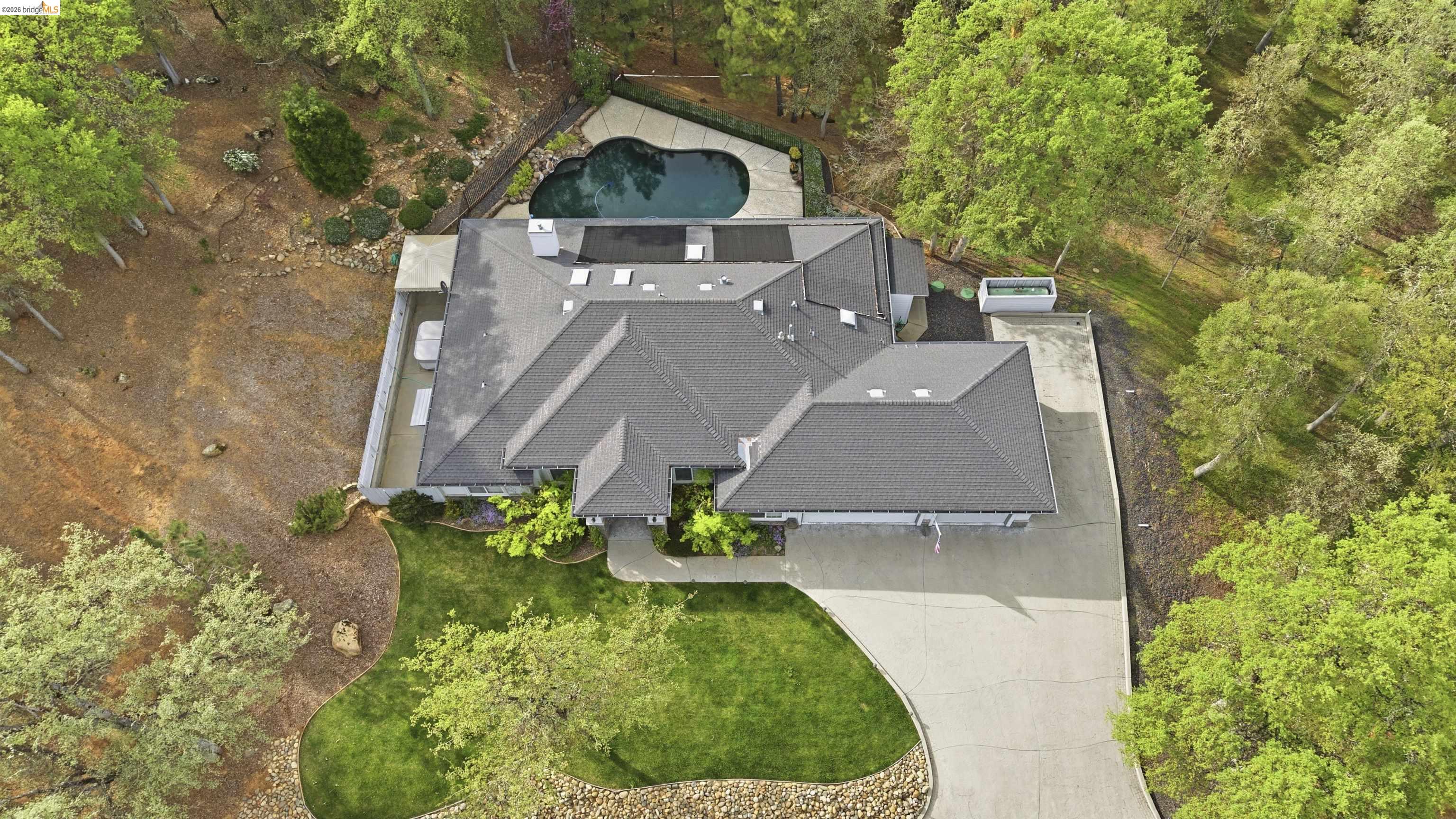 Detail Gallery Image 4 of 56 For 19035 Apple Valley Dr, Sonora,  CA 95370 - 4 Beds | 2 Baths