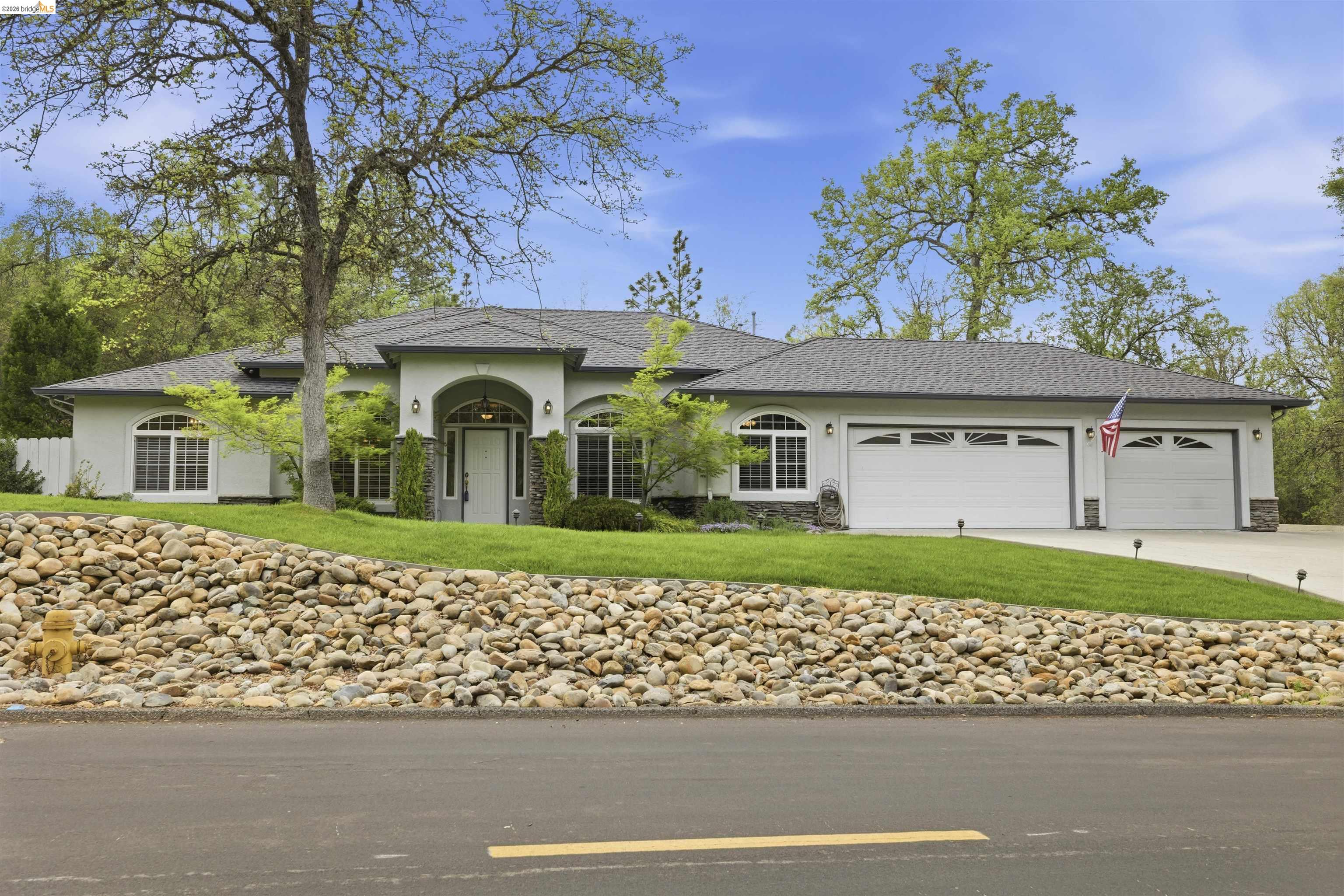 Detail Gallery Image 5 of 56 For 19035 Apple Valley Dr, Sonora,  CA 95370 - 4 Beds | 2 Baths