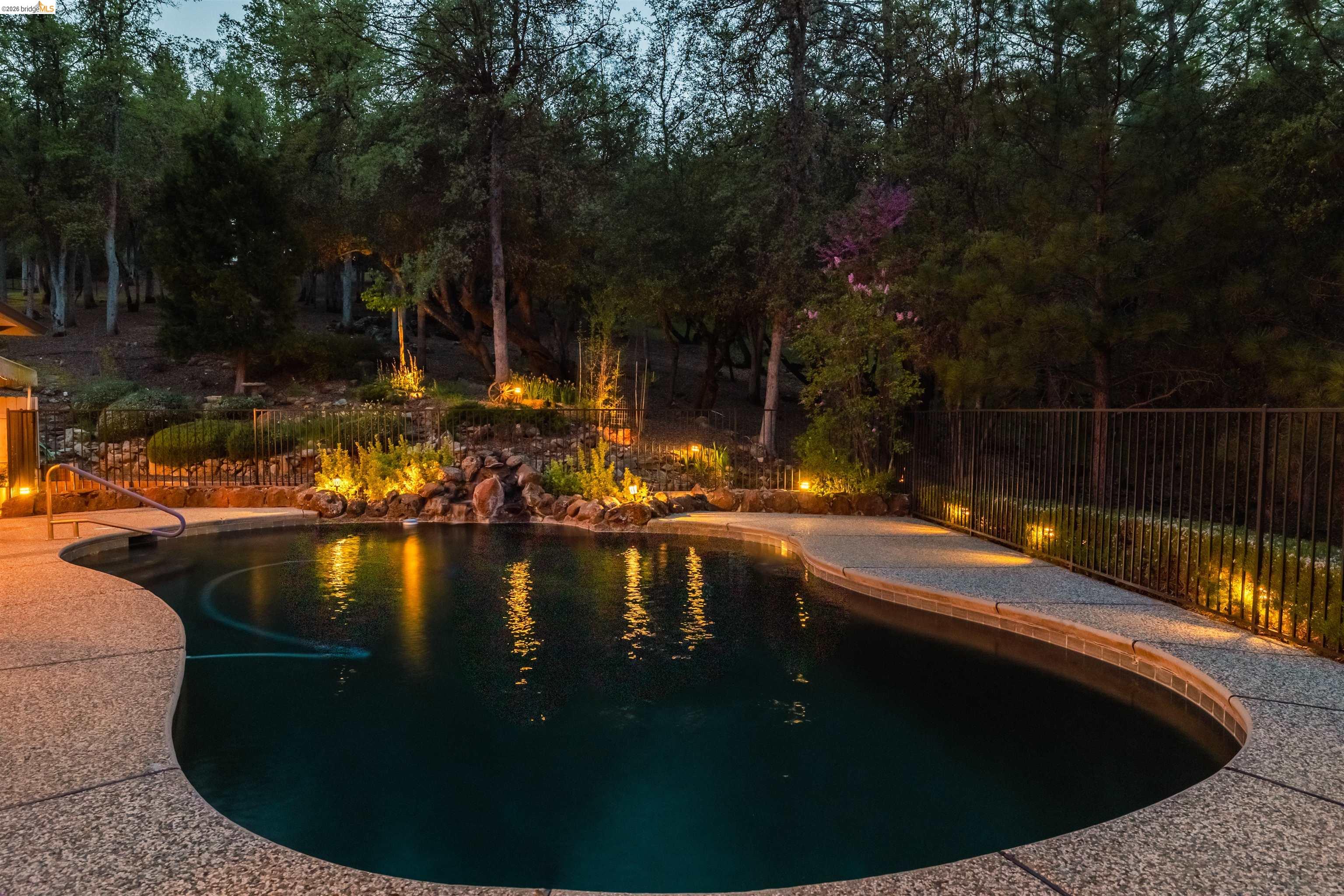 Detail Gallery Image 7 of 56 For 19035 Apple Valley Dr, Sonora,  CA 95370 - 4 Beds | 2 Baths