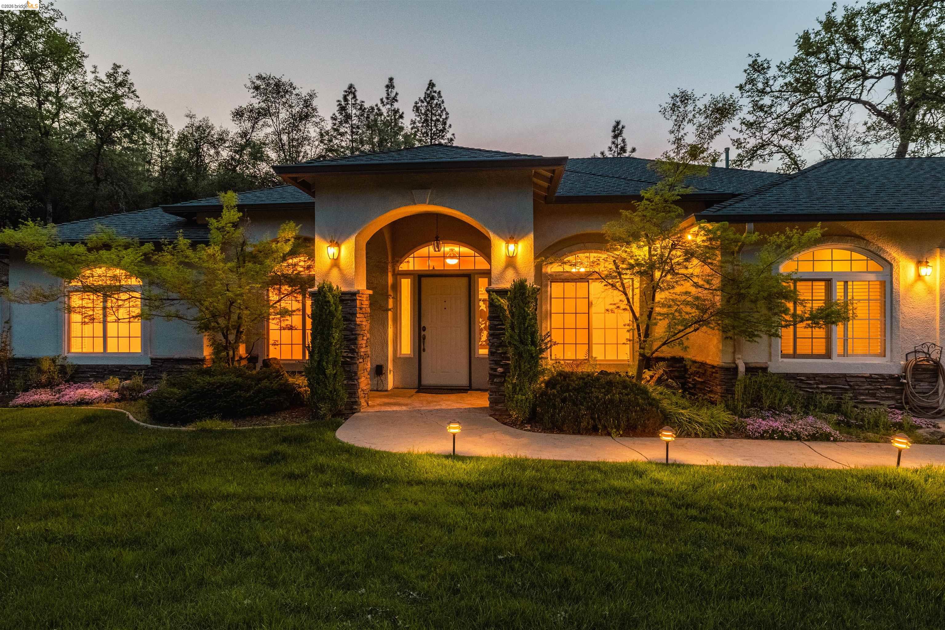 Detail Gallery Image 9 of 56 For 19035 Apple Valley Dr, Sonora,  CA 95370 - 4 Beds | 2 Baths