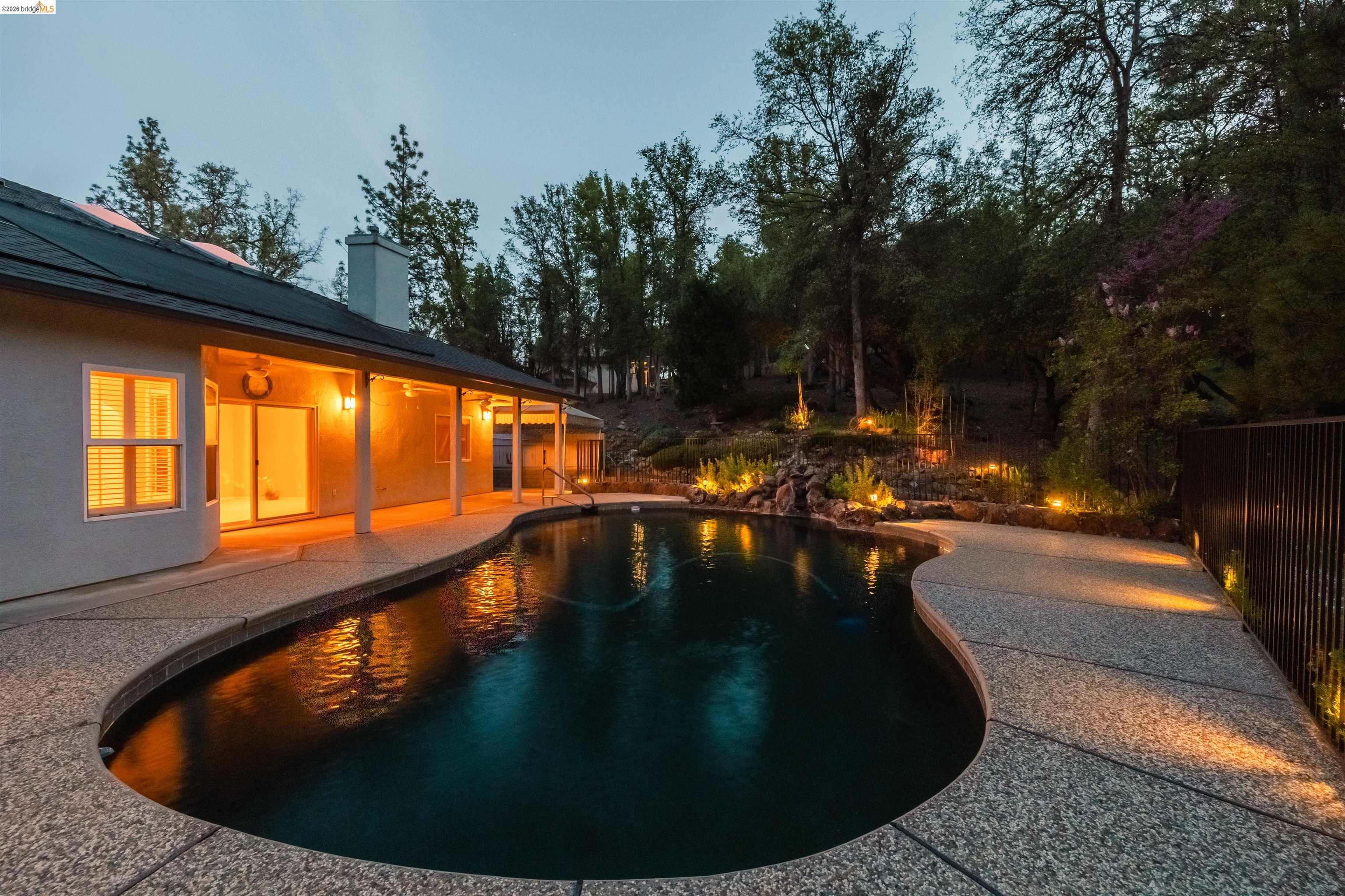 Detail Gallery Image 10 of 56 For 19035 Apple Valley Dr, Sonora,  CA 95370 - 4 Beds | 2 Baths