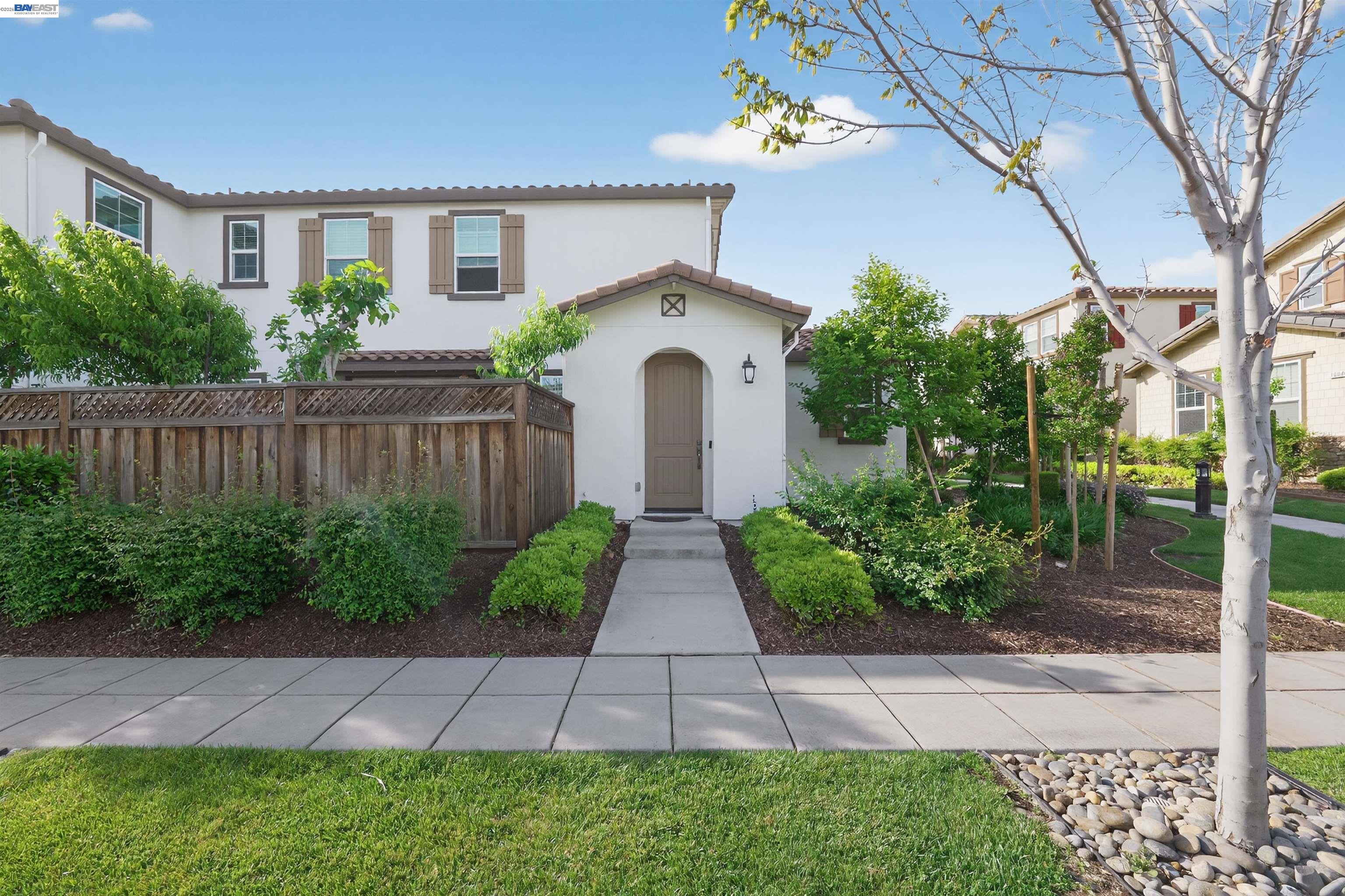 Detail Gallery Image 2 of 22 For 1005 S Fowler Ln, Mountain House,  CA 95391 - 3 Beds | 2/1 Baths