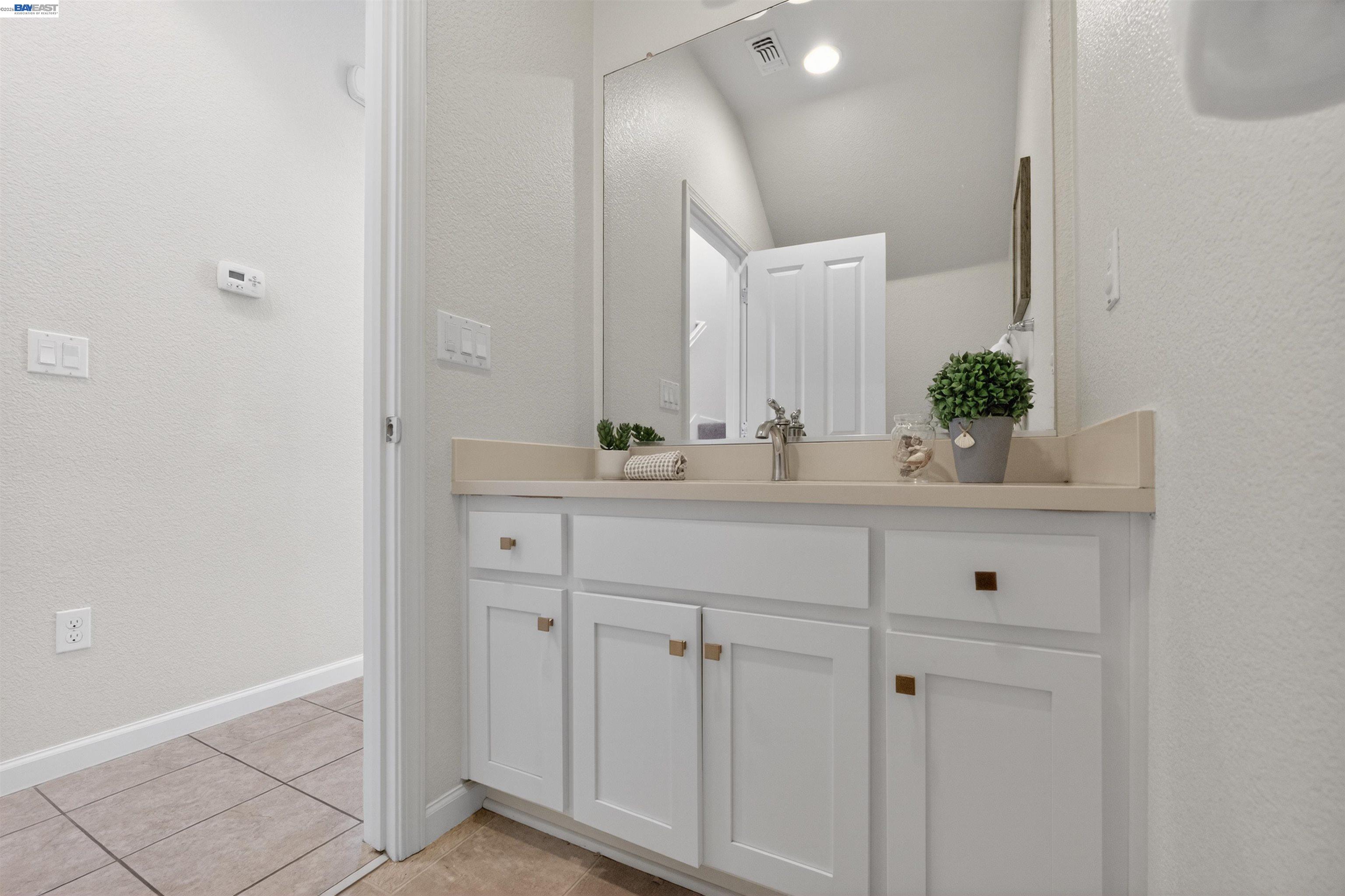 Detail Gallery Image 11 of 22 For 1005 S Fowler Ln, Mountain House,  CA 95391 - 3 Beds | 2/1 Baths