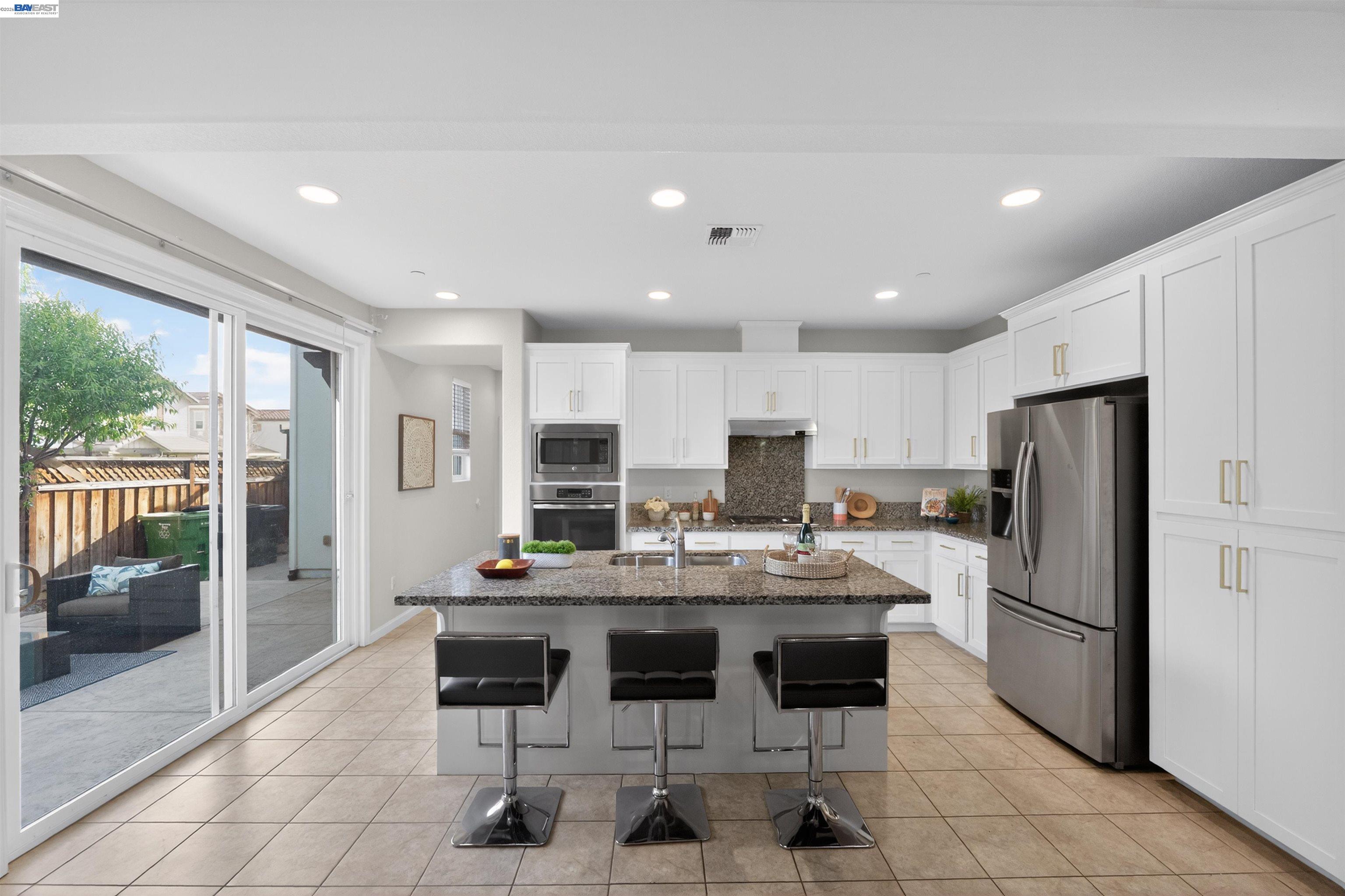 Detail Gallery Image 6 of 22 For 1005 S Fowler Ln, Mountain House,  CA 95391 - 3 Beds | 2/1 Baths