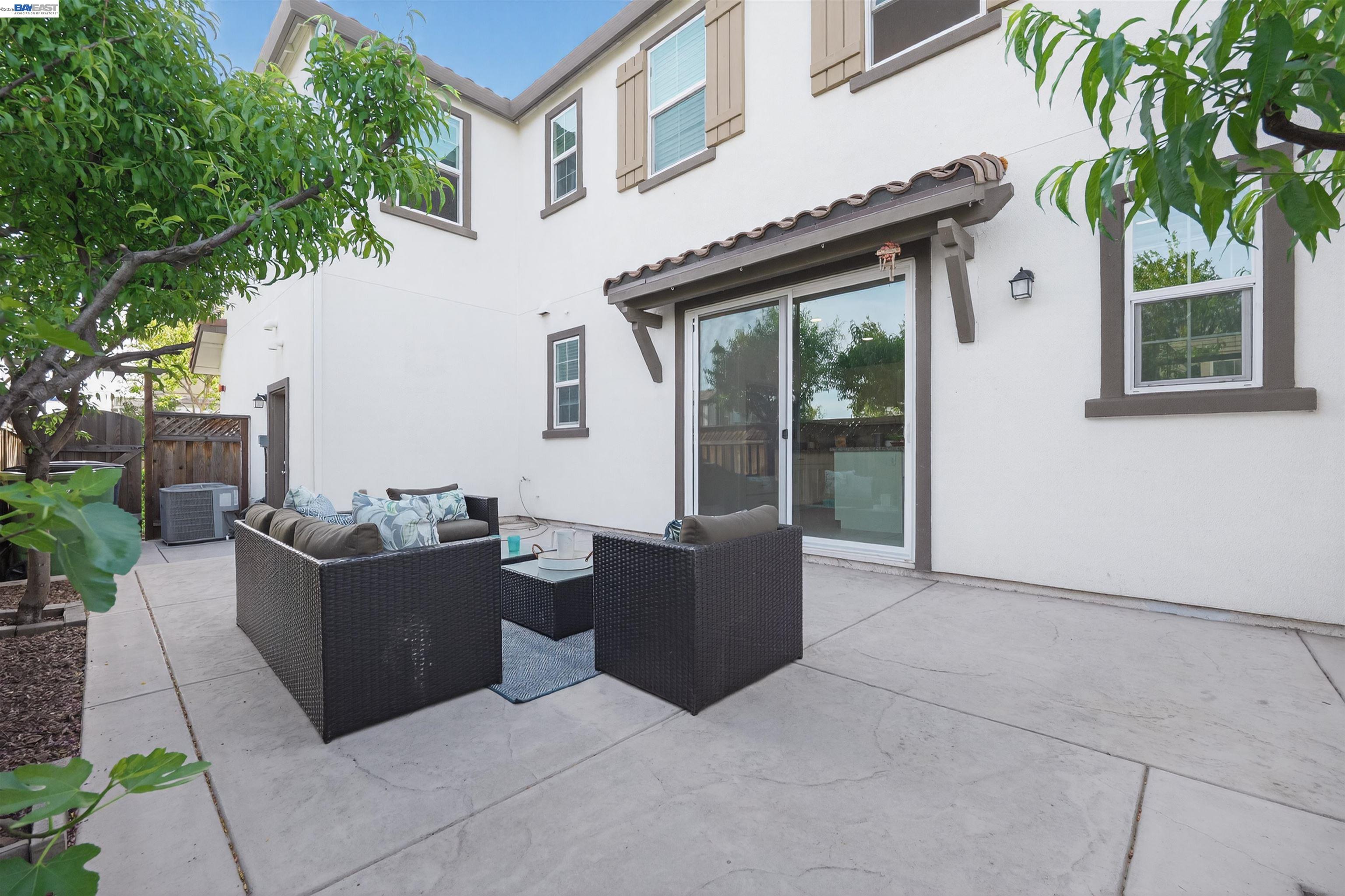 Detail Gallery Image 9 of 22 For 1005 S Fowler Ln, Mountain House,  CA 95391 - 3 Beds | 2/1 Baths