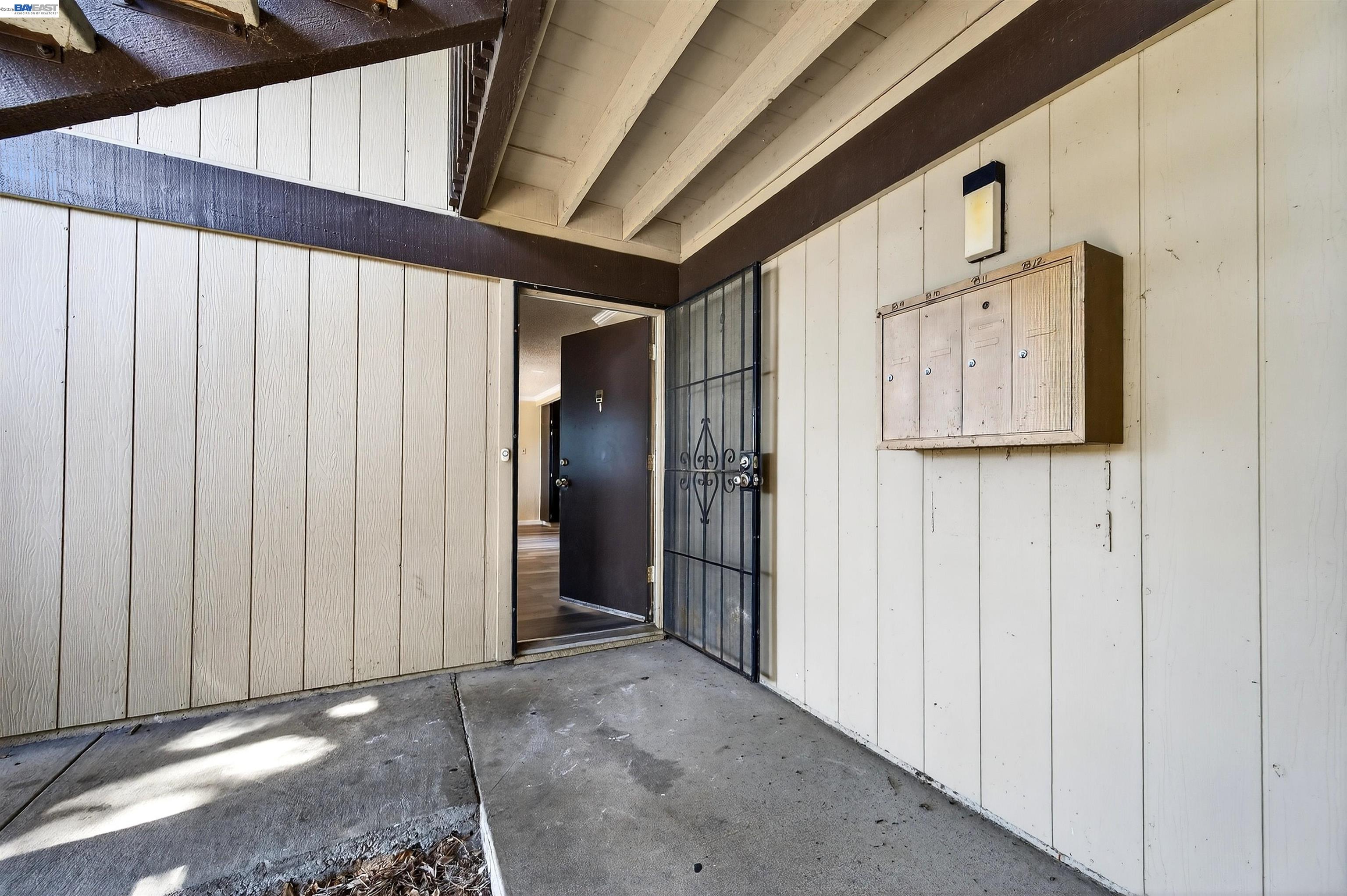 Detail Gallery Image 2 of 24 For 355 Parkview Terrace #B9,  Vallejo,  CA 94589-2378 - 1 Beds | 1 Baths