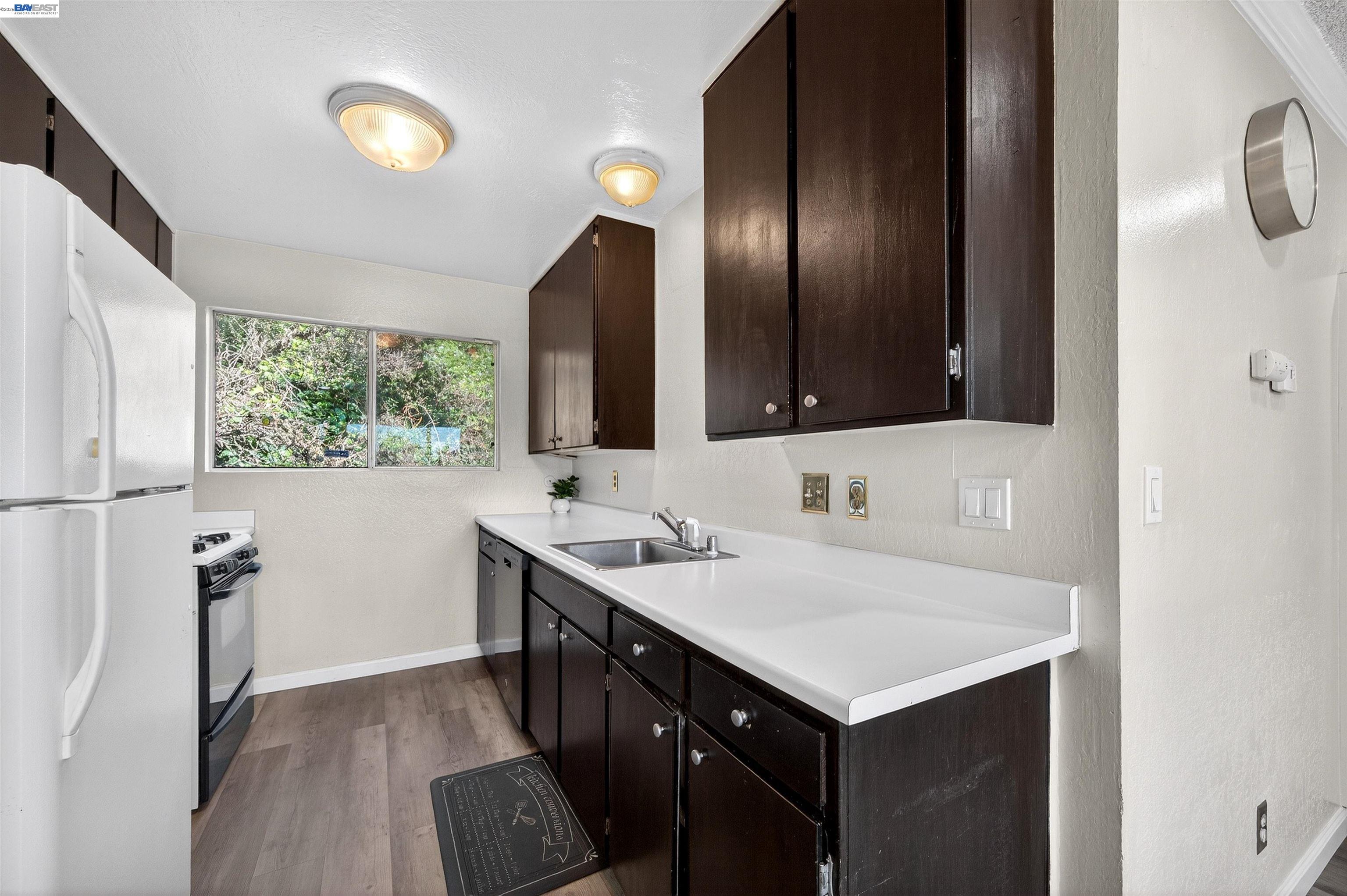 Detail Gallery Image 12 of 24 For 355 Parkview Terrace #B9,  Vallejo,  CA 94589-2378 - 1 Beds | 1 Baths