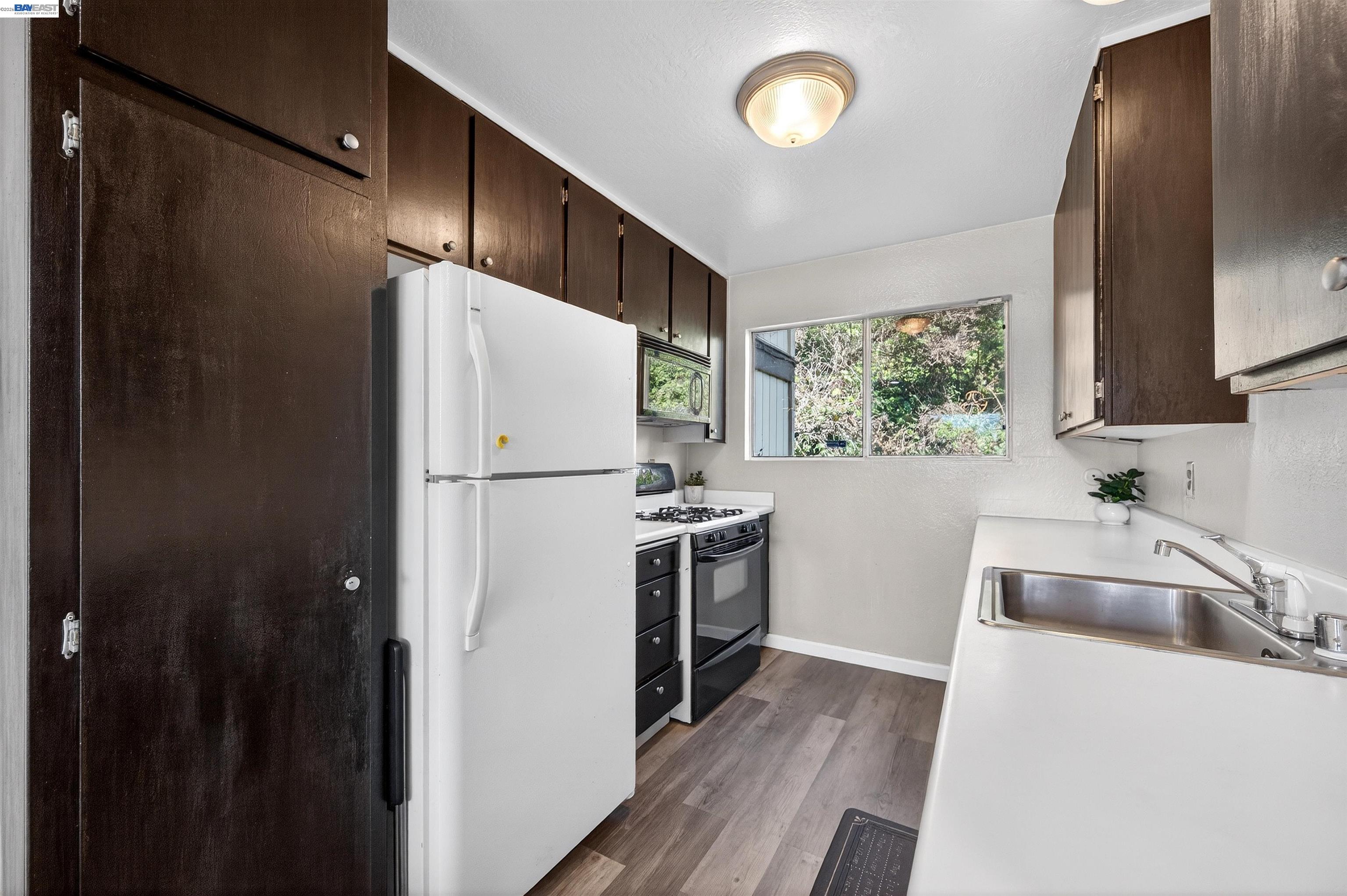 Detail Gallery Image 13 of 24 For 355 Parkview Terrace #B9,  Vallejo,  CA 94589-2378 - 1 Beds | 1 Baths
