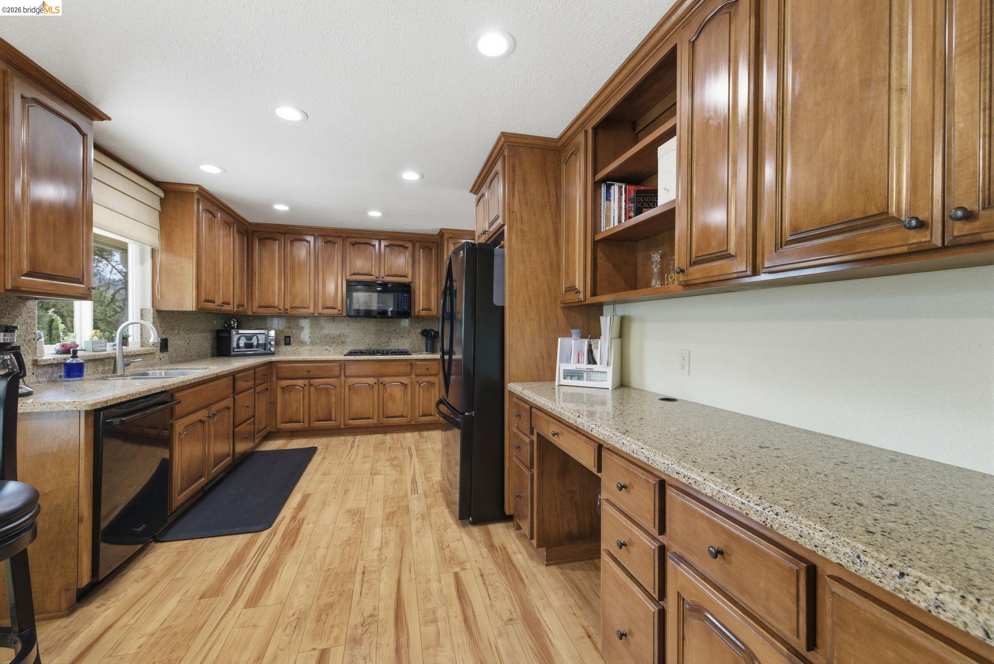 Detail Gallery Image 12 of 32 For 21955 Fallview Drive, Sonora,  CA 95370 - 3 Beds | 2 Baths