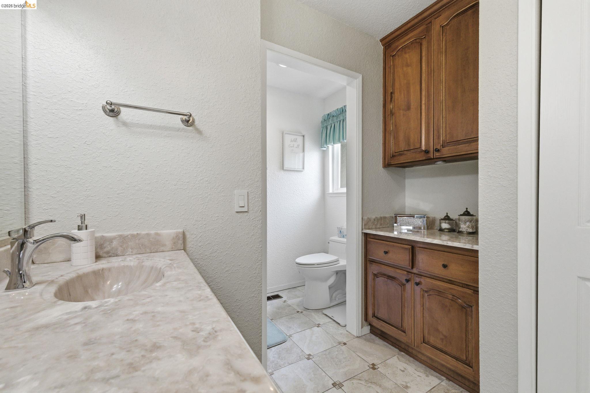Detail Gallery Image 15 of 32 For 21955 Fallview Drive, Sonora,  CA 95370 - 3 Beds | 2 Baths