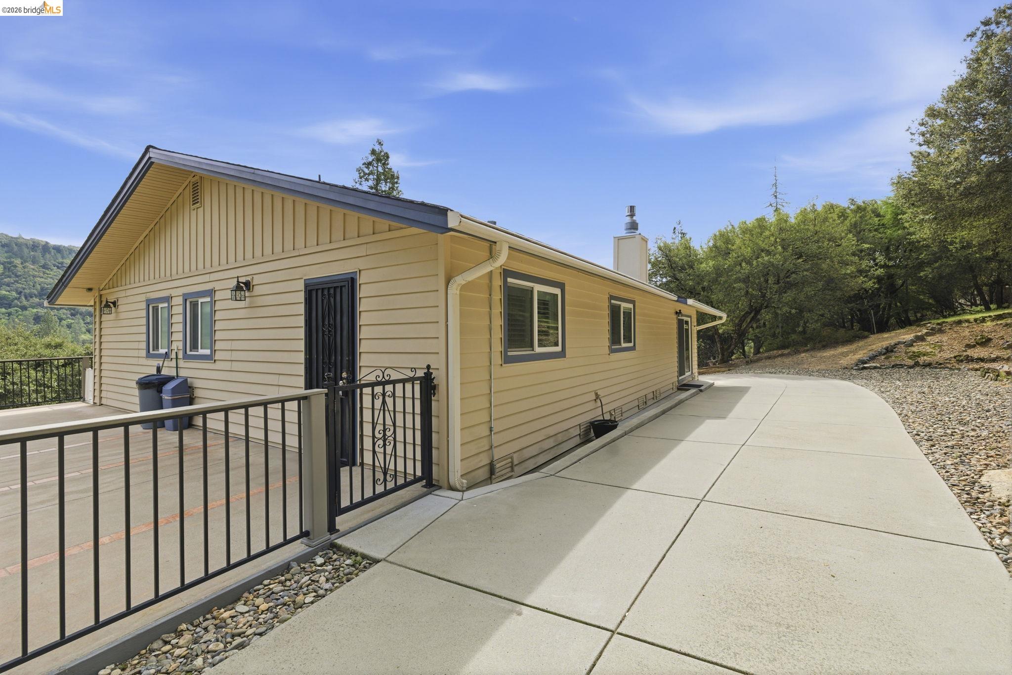 Detail Gallery Image 21 of 32 For 21955 Fallview Drive, Sonora,  CA 95370 - 3 Beds | 2 Baths
