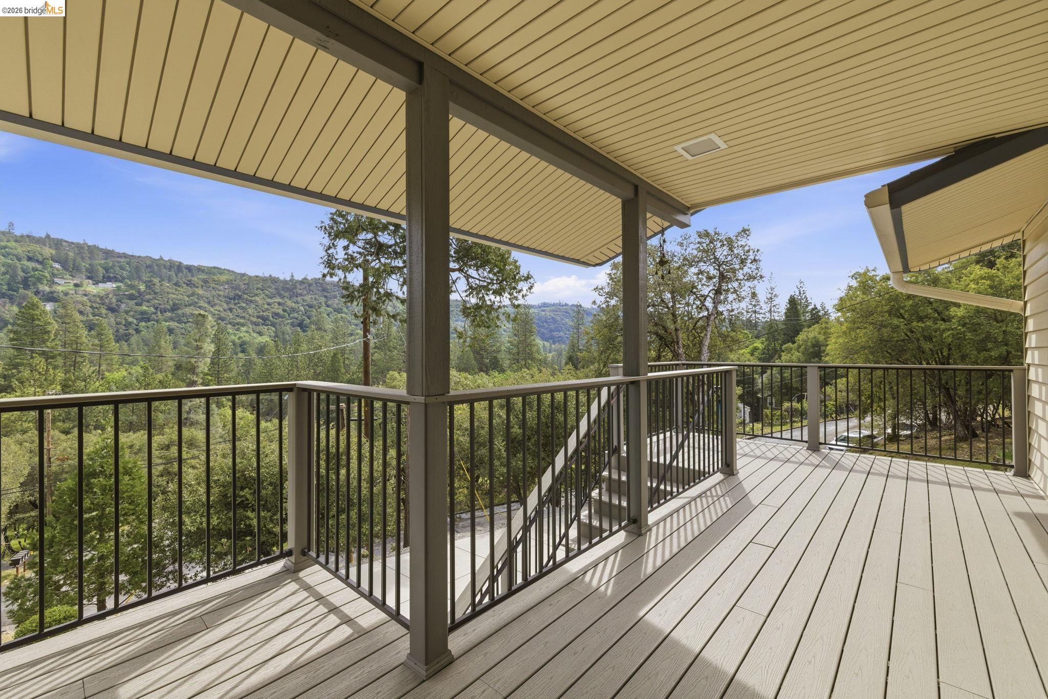 Detail Gallery Image 4 of 32 For 21955 Fallview Drive, Sonora,  CA 95370 - 3 Beds | 2 Baths