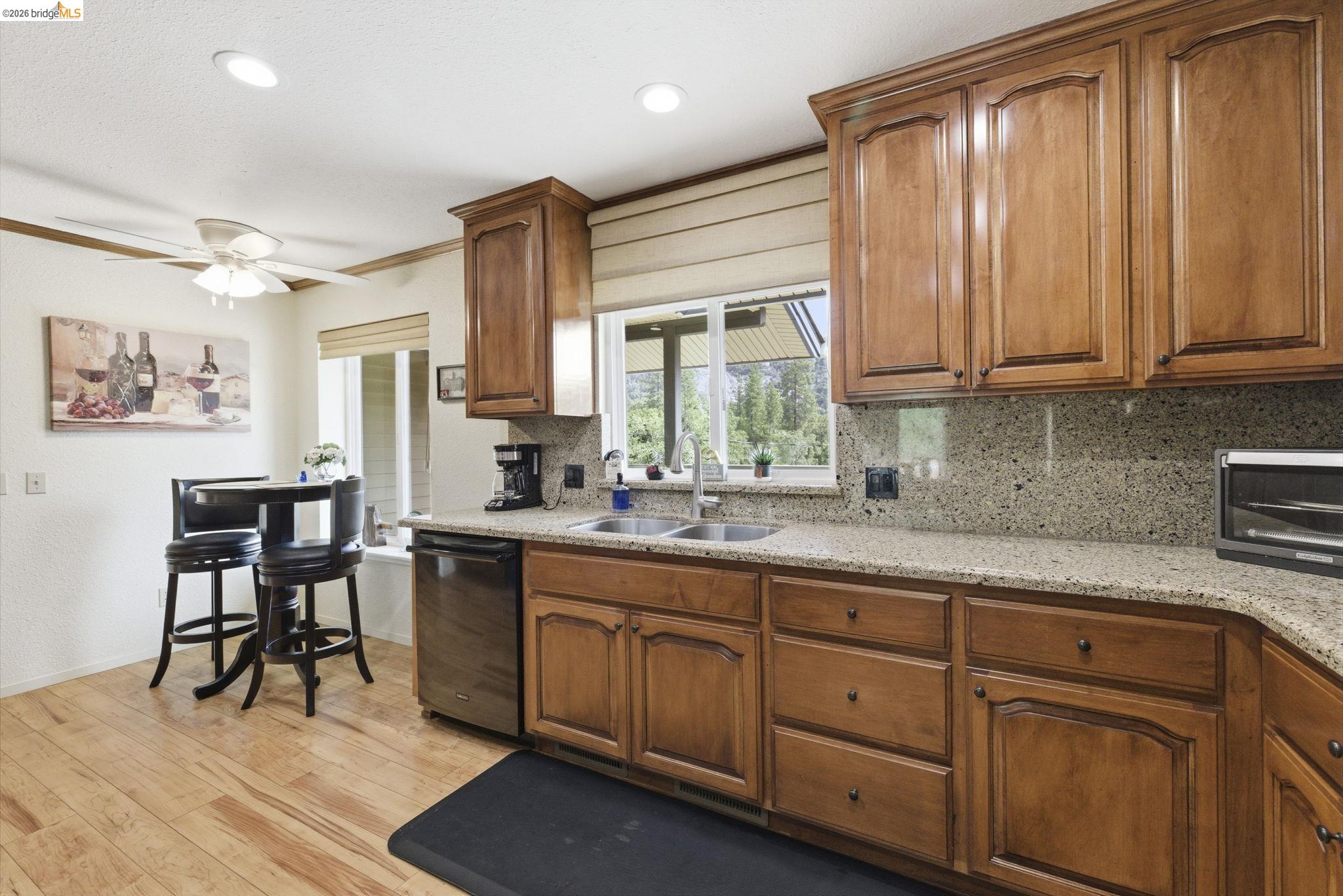 Detail Gallery Image 10 of 32 For 21955 Fallview Drive, Sonora,  CA 95370 - 3 Beds | 2 Baths