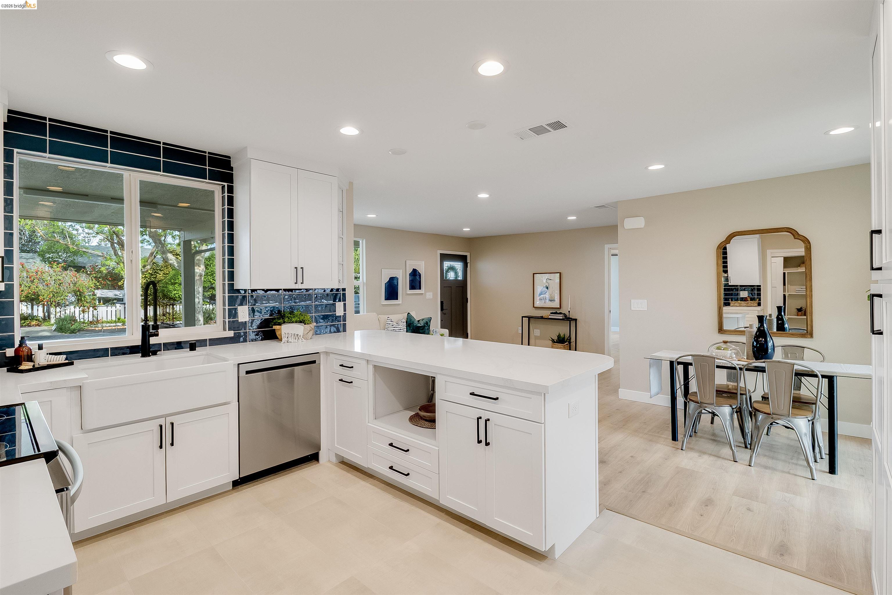 Detail Gallery Image 16 of 59 For 3015 Stevenson St, Pittsburg,  CA 94565 - 4 Beds | 2 Baths