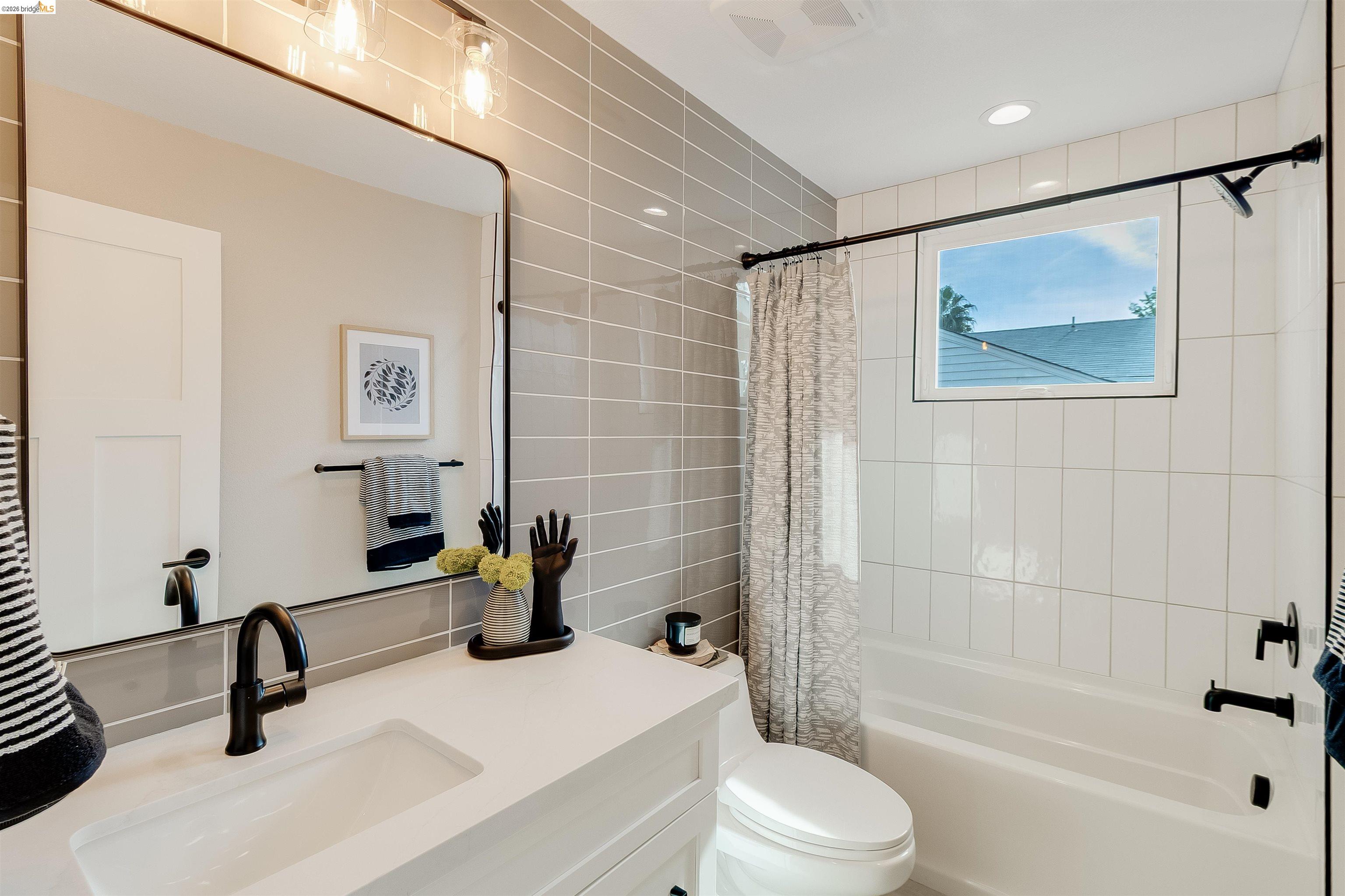 Detail Gallery Image 37 of 59 For 3015 Stevenson St, Pittsburg,  CA 94565 - 4 Beds | 2 Baths