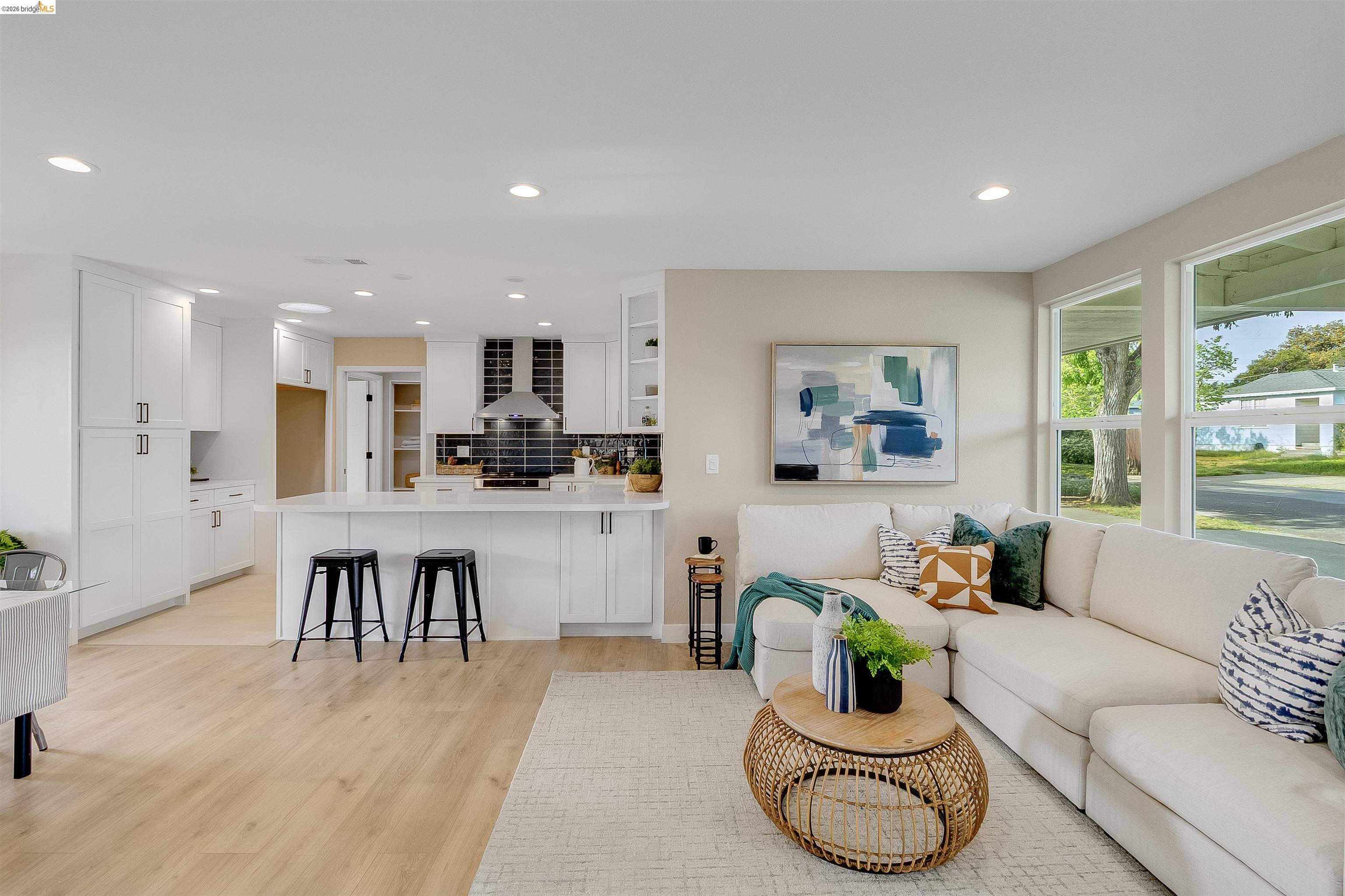 Detail Gallery Image 9 of 59 For 3015 Stevenson St, Pittsburg,  CA 94565 - 4 Beds | 2 Baths