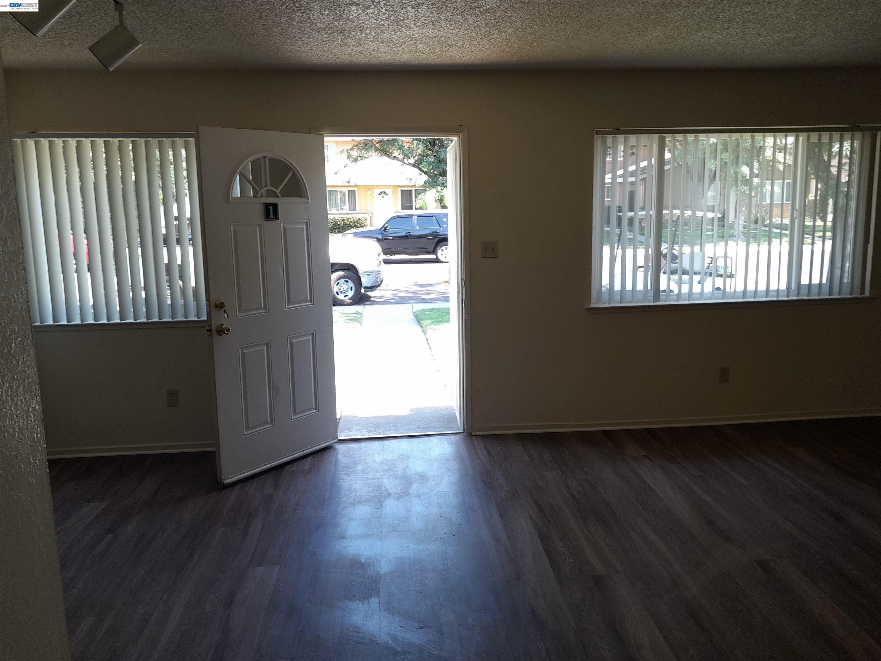 Detail Gallery Image 4 of 8 For 2212 Palisade, Modesto,  CA 95350 - – Beds | – Baths