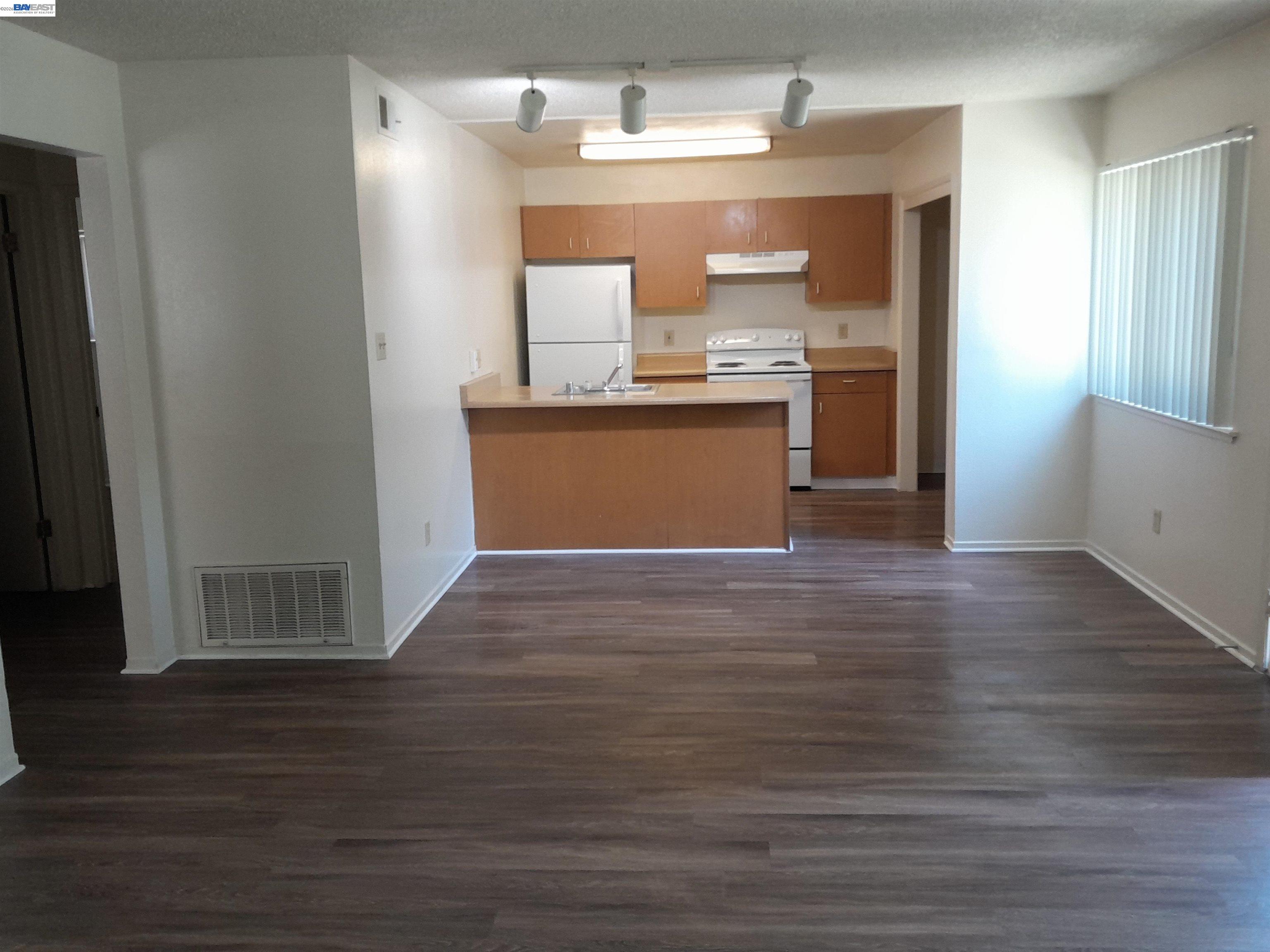 Detail Gallery Image 5 of 8 For 2212 Palisade, Modesto,  CA 95350 - – Beds | – Baths