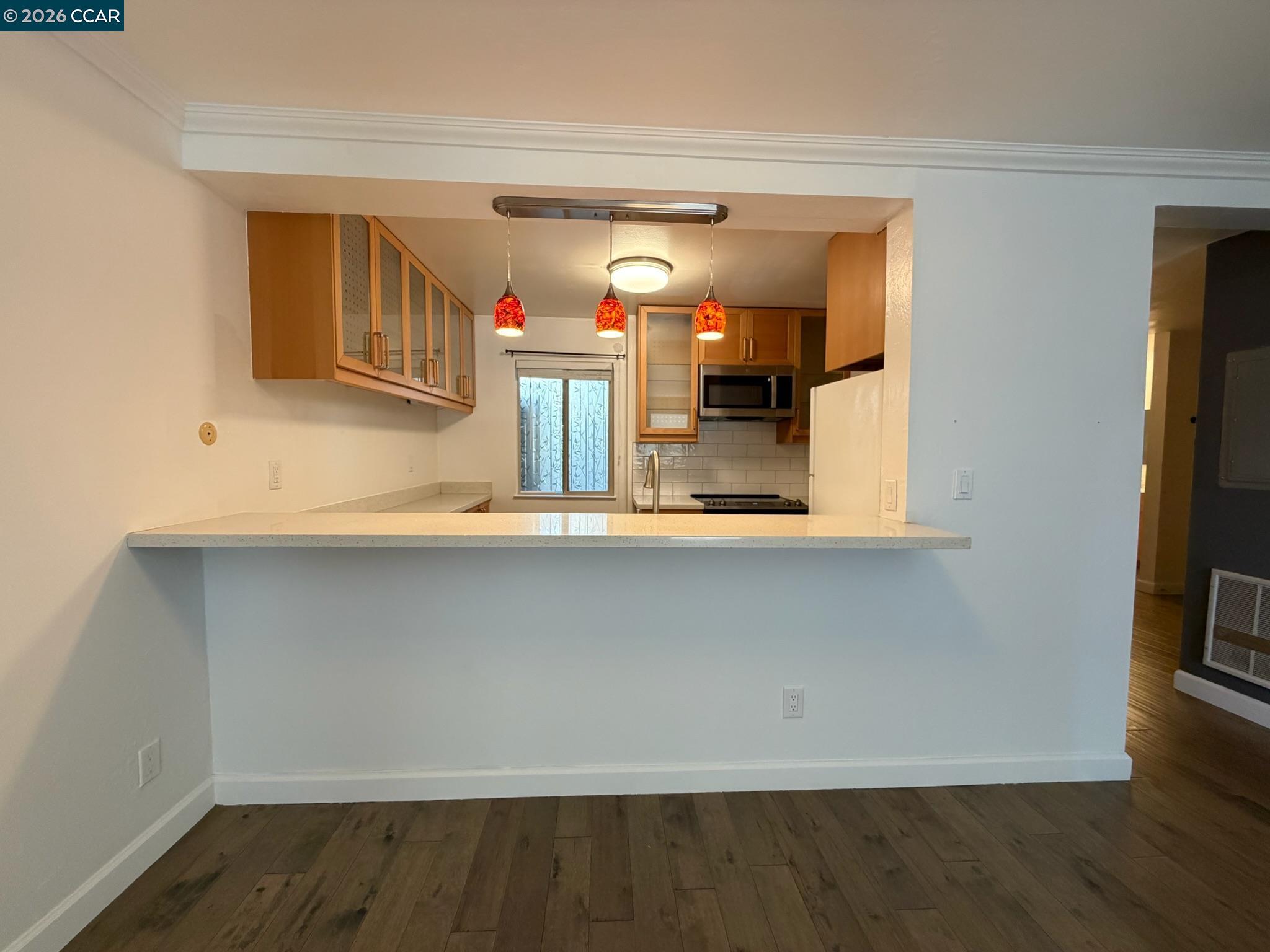 Detail Gallery Image 4 of 28 For 401 Monte Vista Ave #103,  Oakland,  CA 94611 - 1 Beds | 1 Baths
