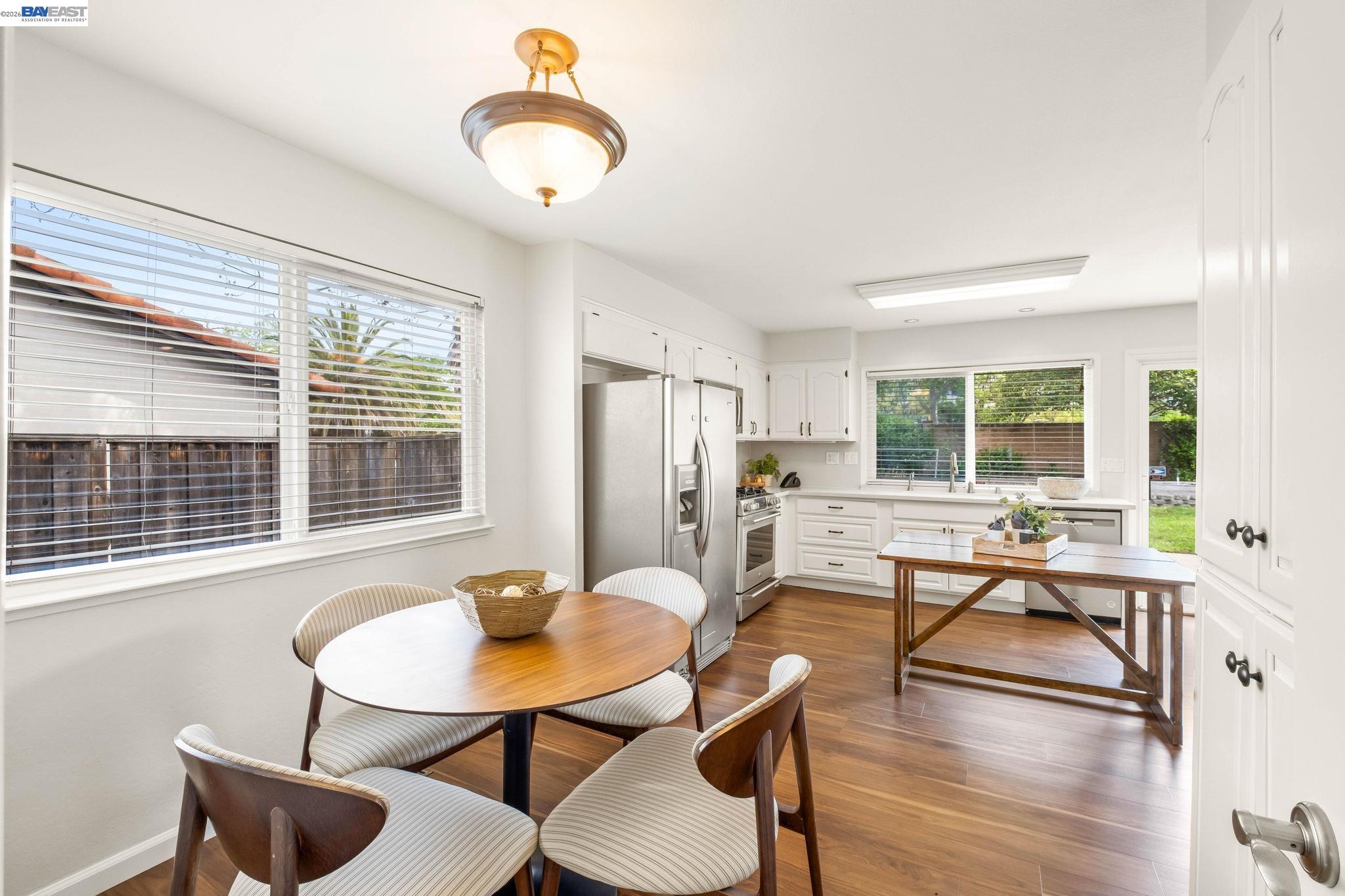 Detail Gallery Image 12 of 46 For 1166 Killarney St., Livermore,  CA 94550-5663 - 3 Beds | 2 Baths