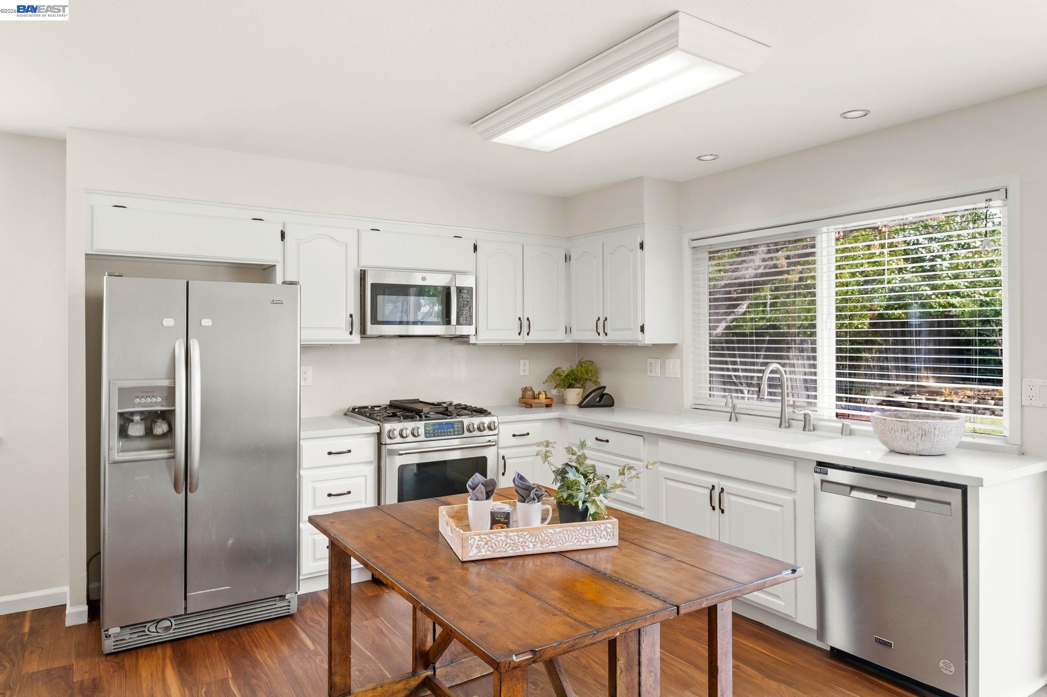 Detail Gallery Image 14 of 46 For 1166 Killarney St., Livermore,  CA 94550-5663 - 3 Beds | 2 Baths