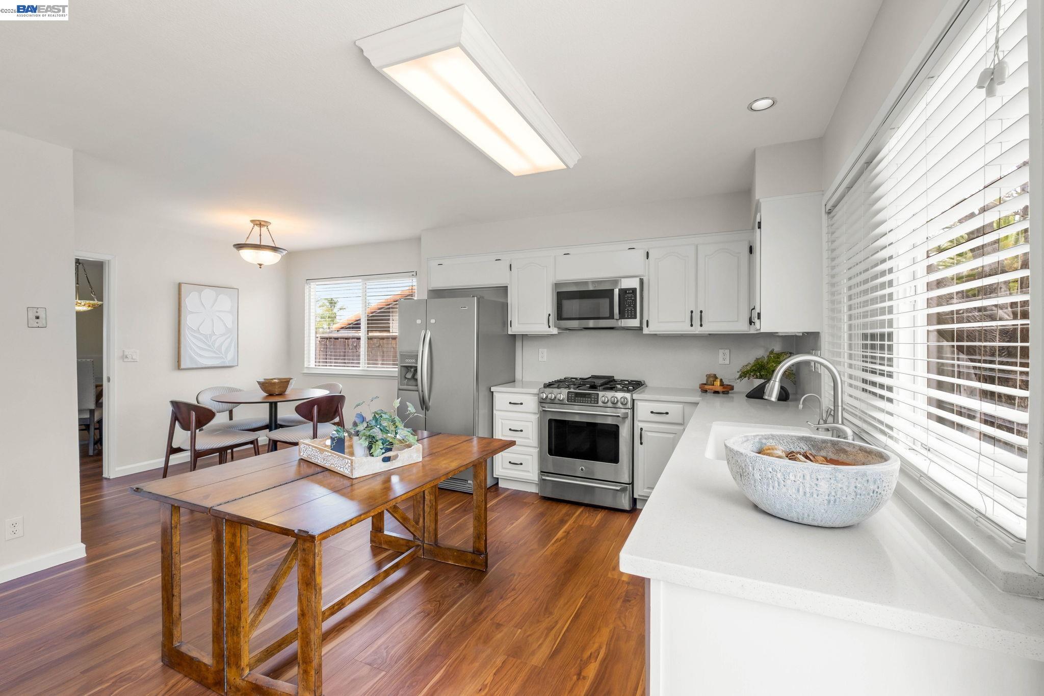 Detail Gallery Image 16 of 46 For 1166 Killarney St., Livermore,  CA 94550-5663 - 3 Beds | 2 Baths