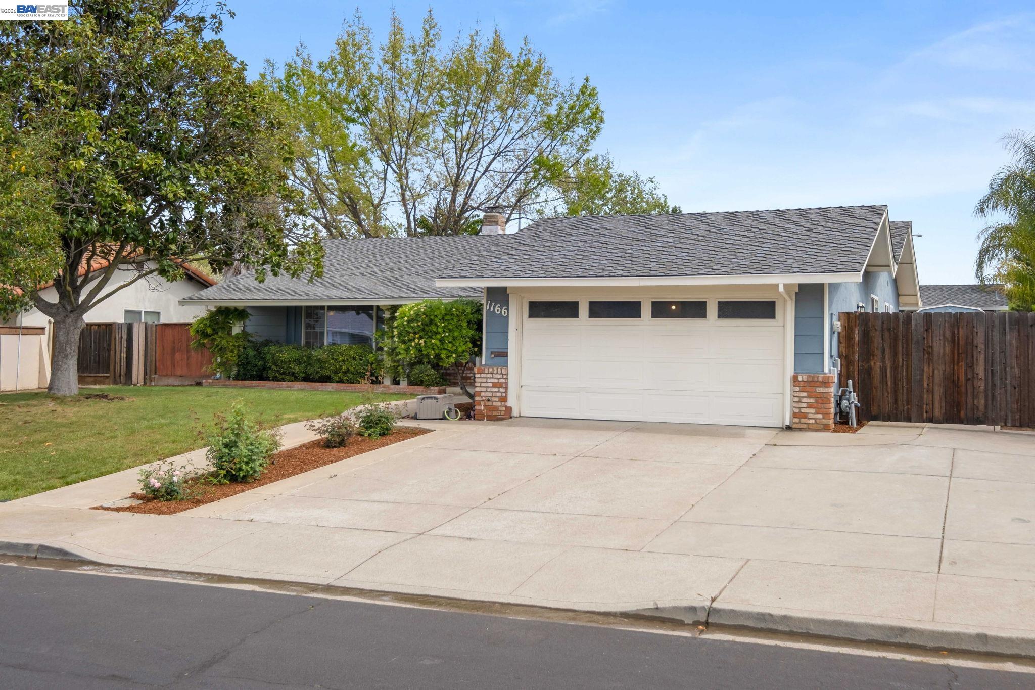 Detail Gallery Image 5 of 46 For 1166 Killarney St., Livermore,  CA 94550-5663 - 3 Beds | 2 Baths