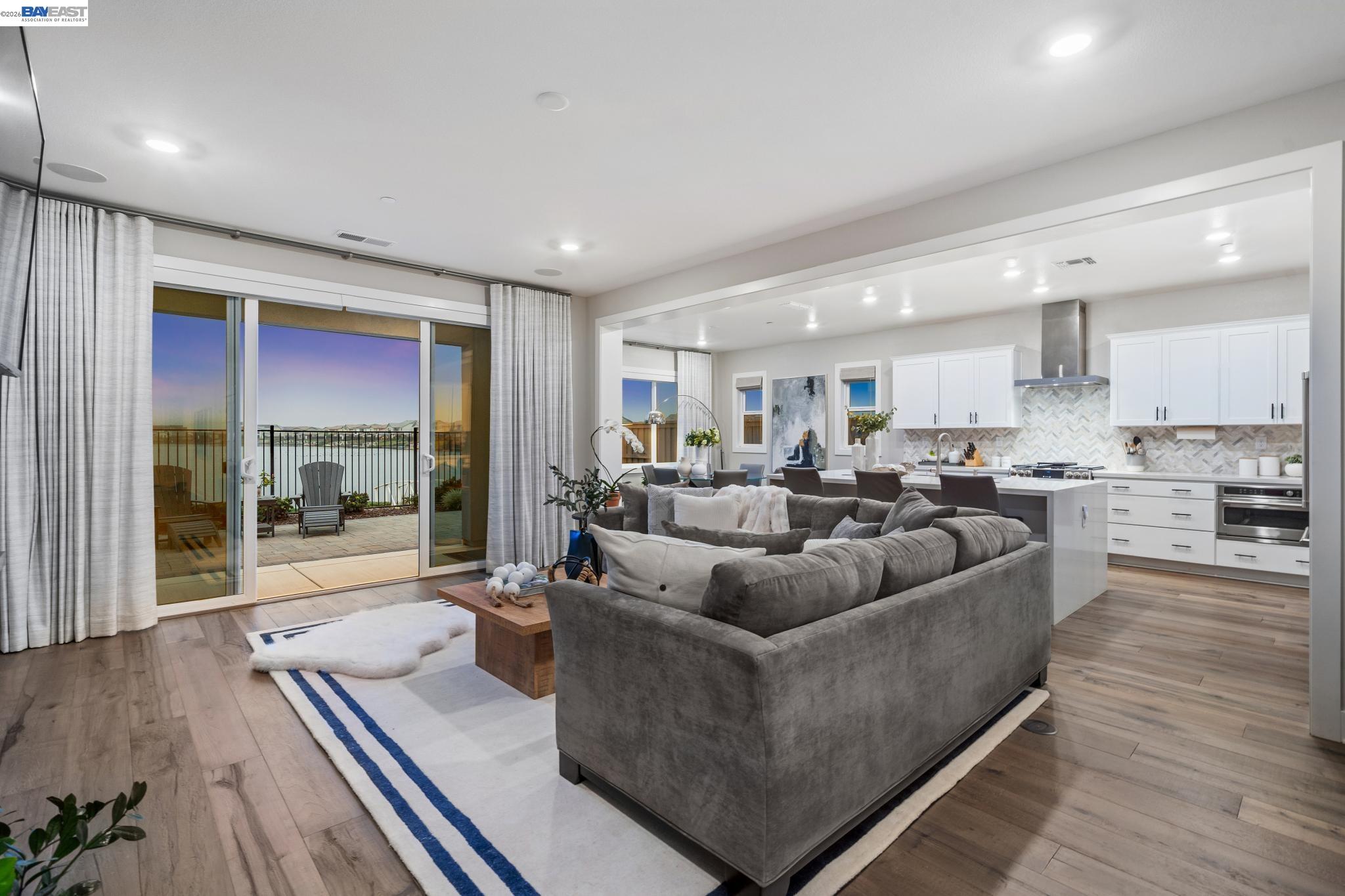 Detail Gallery Image 2 of 59 For 2827 Irish Meadow Way, Lathrop,  CA 95330 - 3 Beds | 2/1 Baths